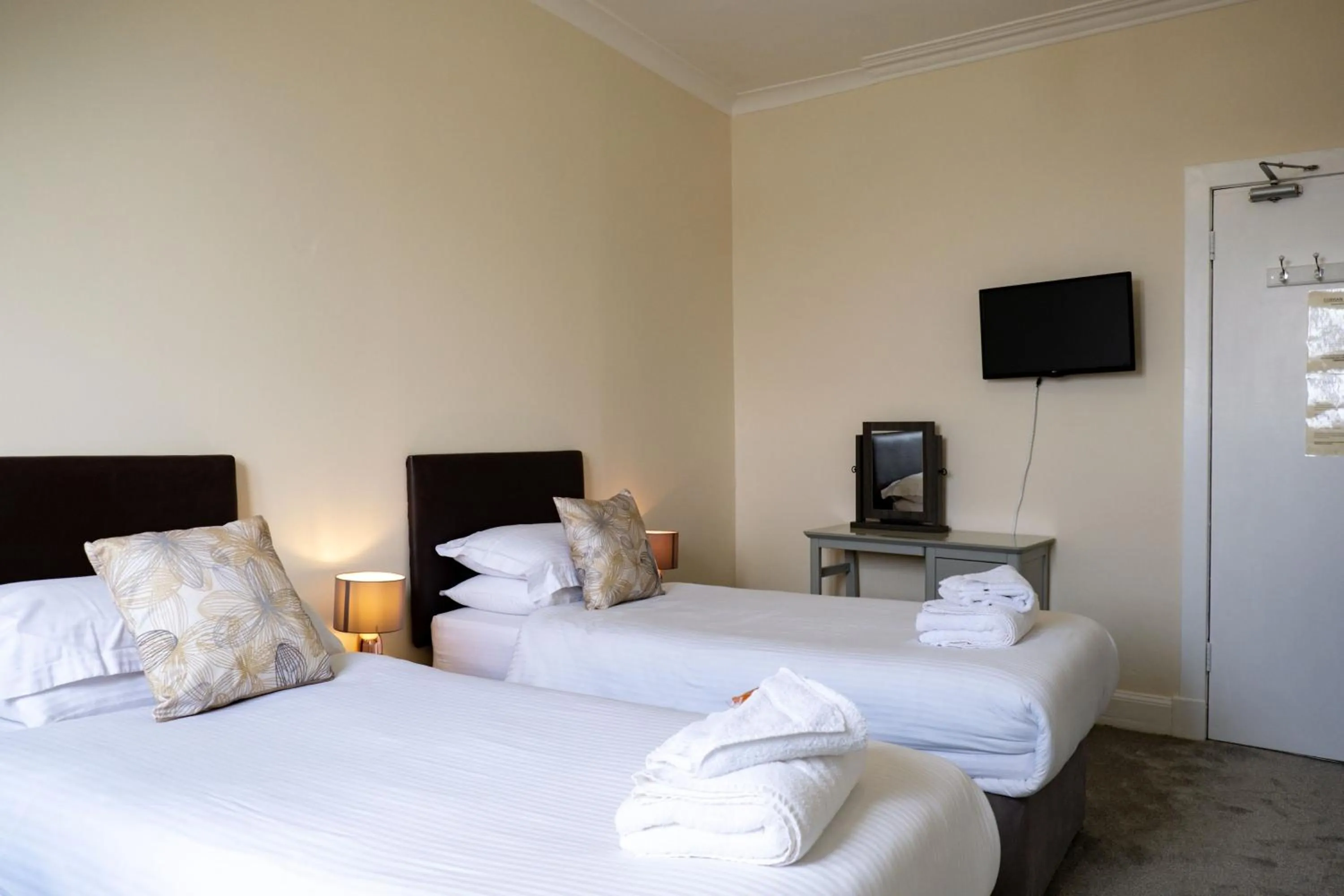 Bedroom, Bed in Corran House Guest House