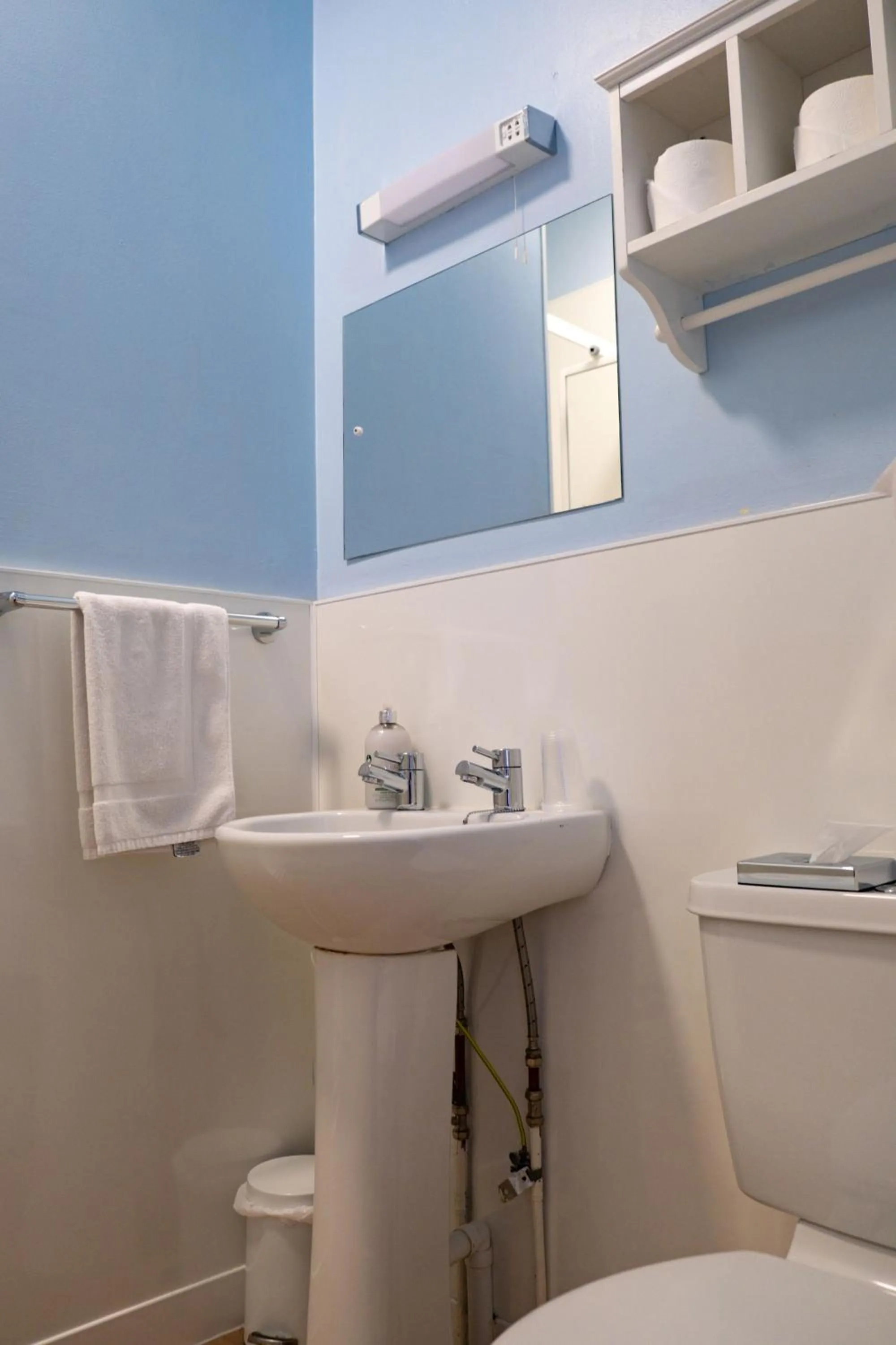 Toilet in Corran House Guest House