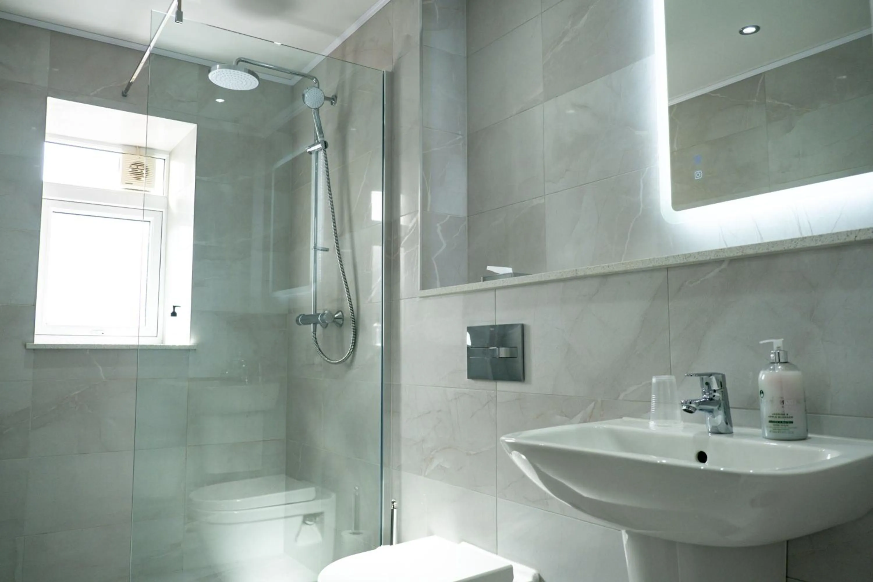 Bathroom in Corran House Guest House