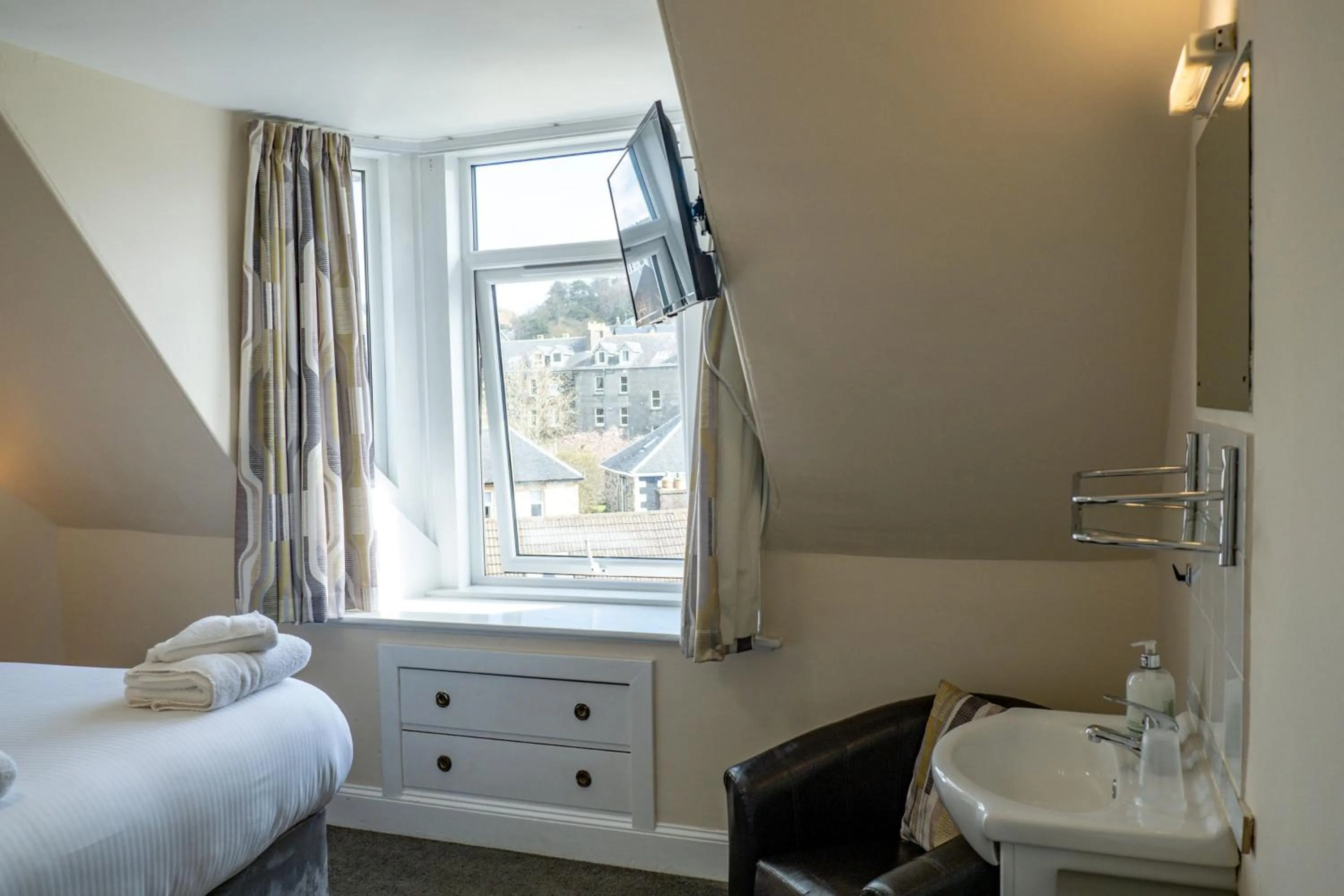Bedroom, Bed in Corran House Guest House