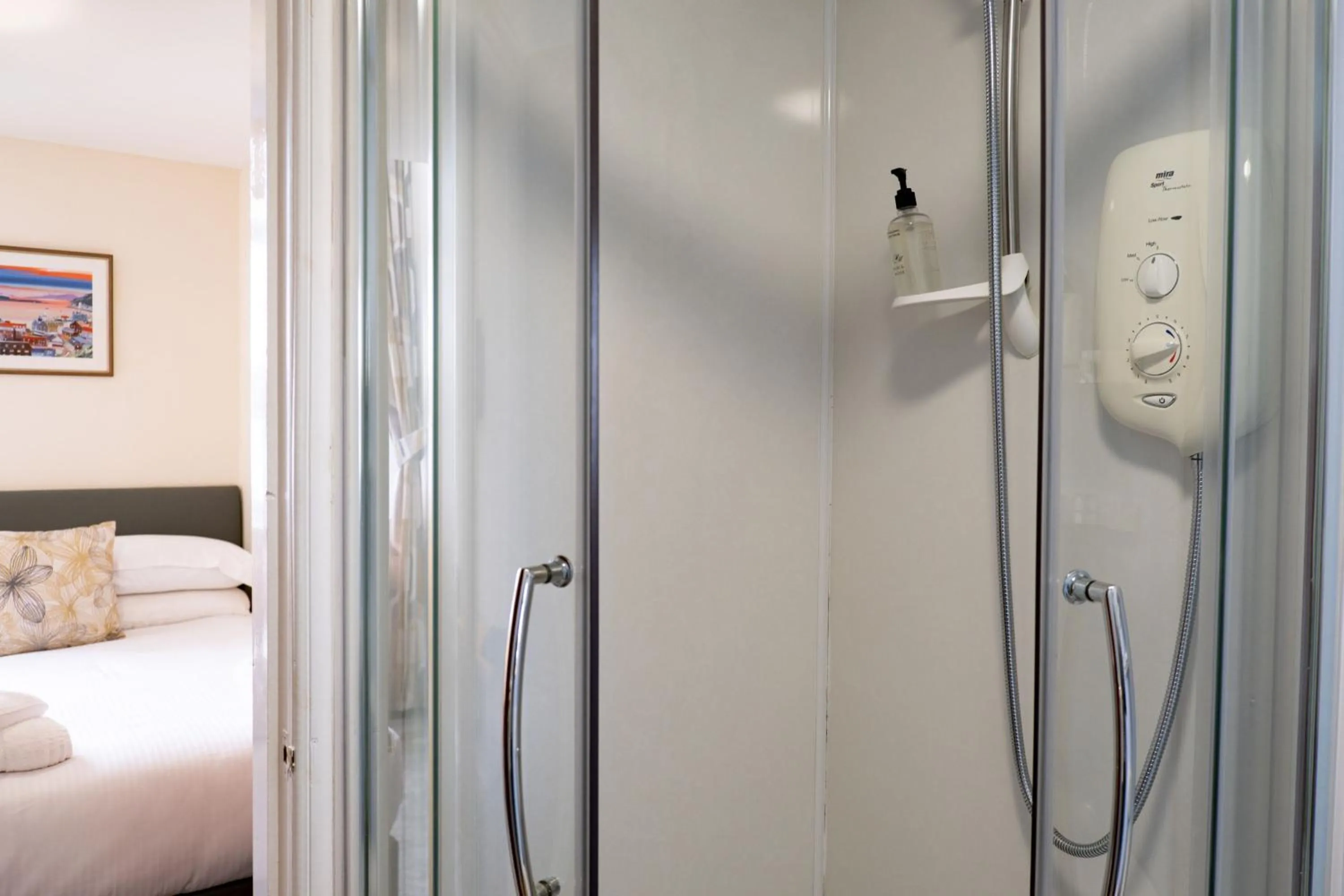 Shower, Bed in Corran House Guest House