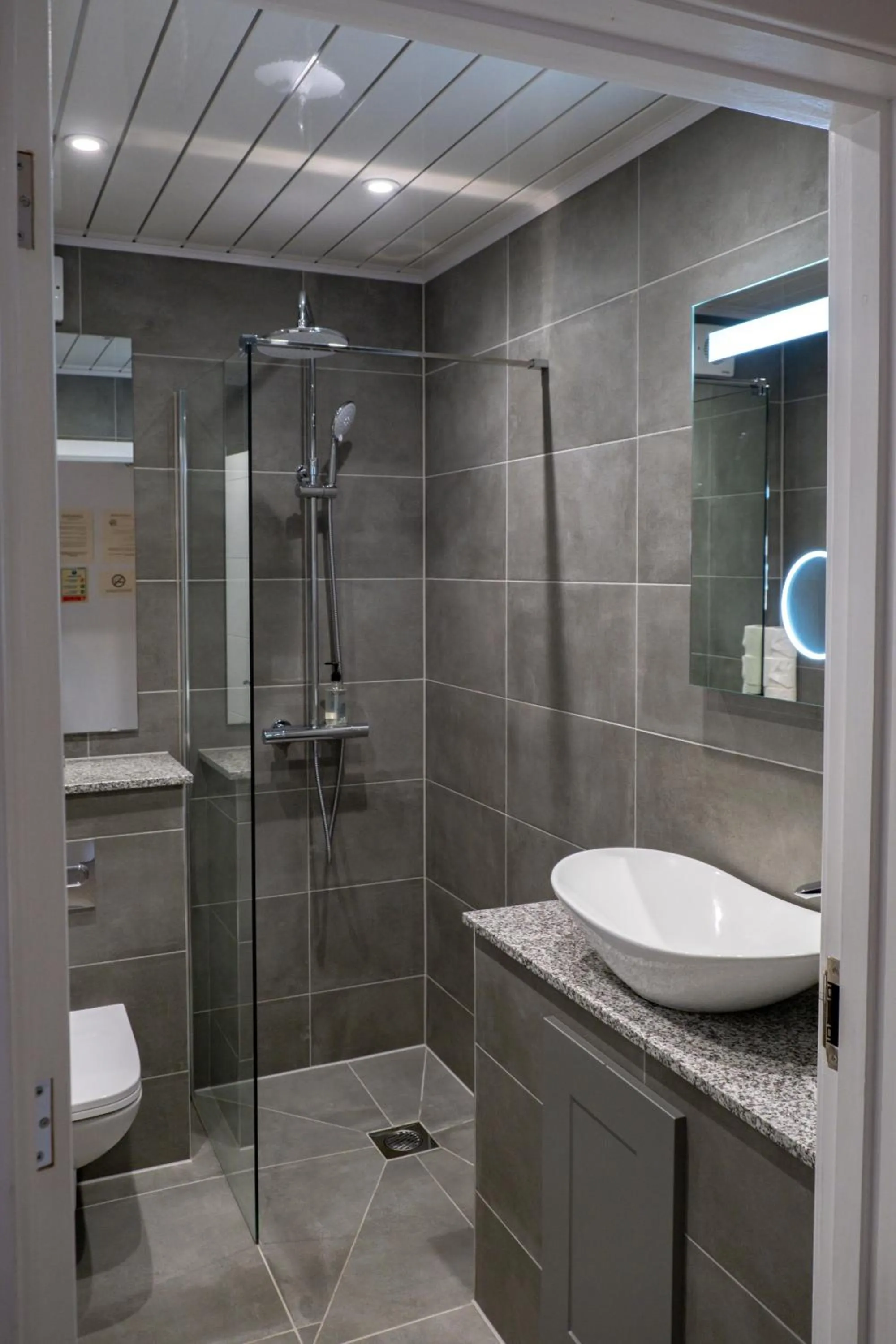 Shower in Corran House Guest House