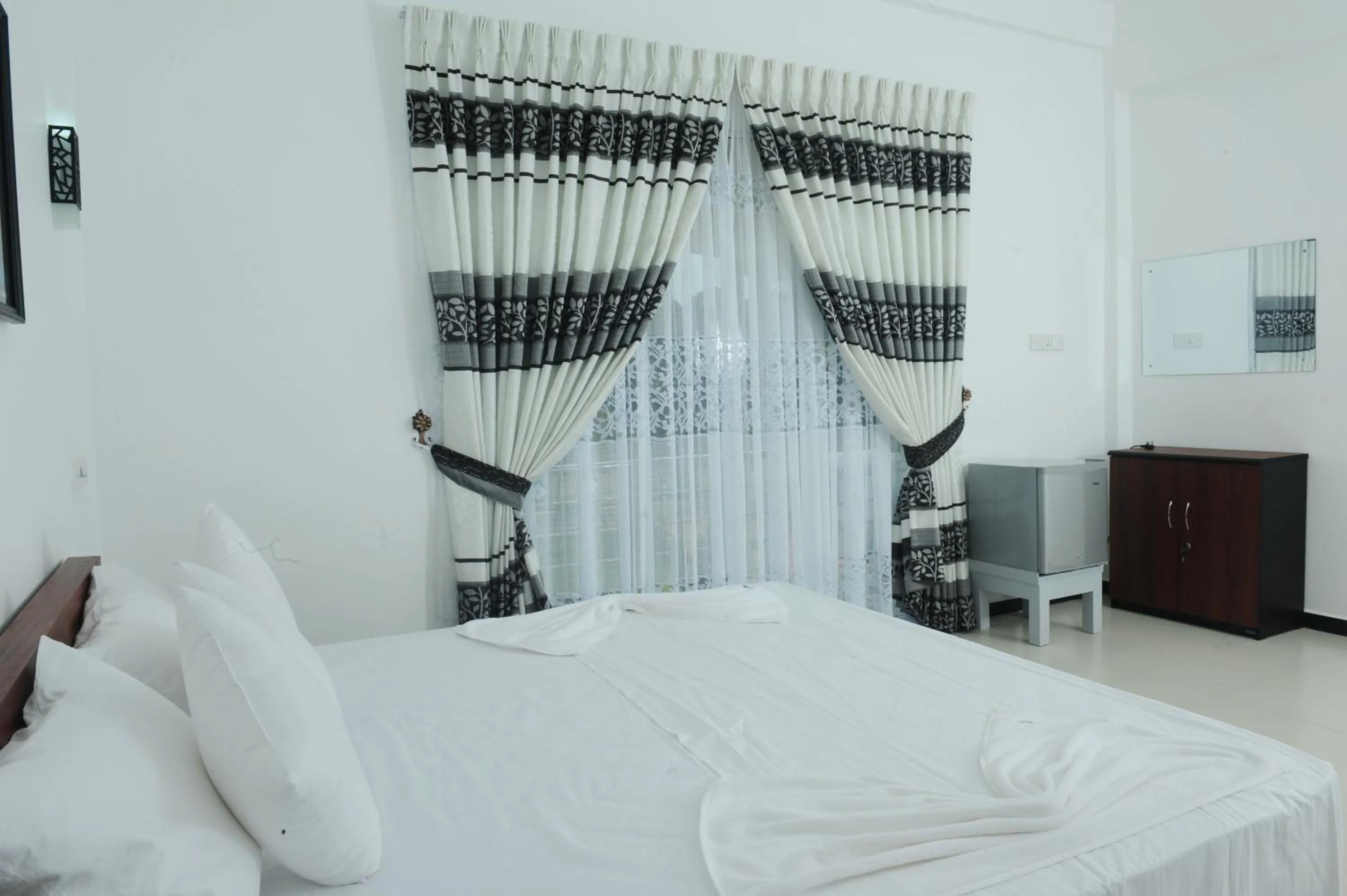 Photo of the whole room, Bed in Sunstar Nilaveli