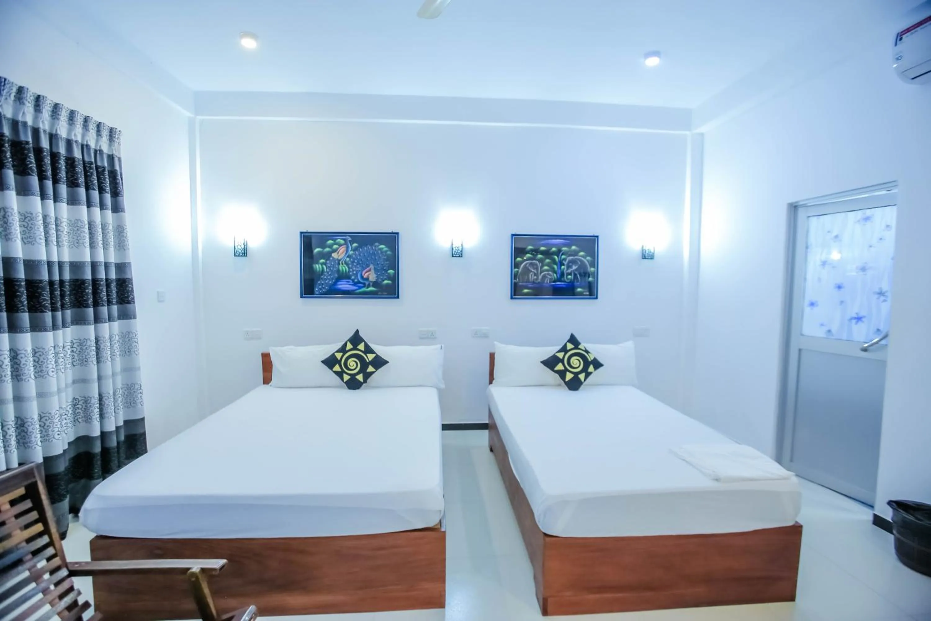 Photo of the whole room, Bed in Sunstar Nilaveli