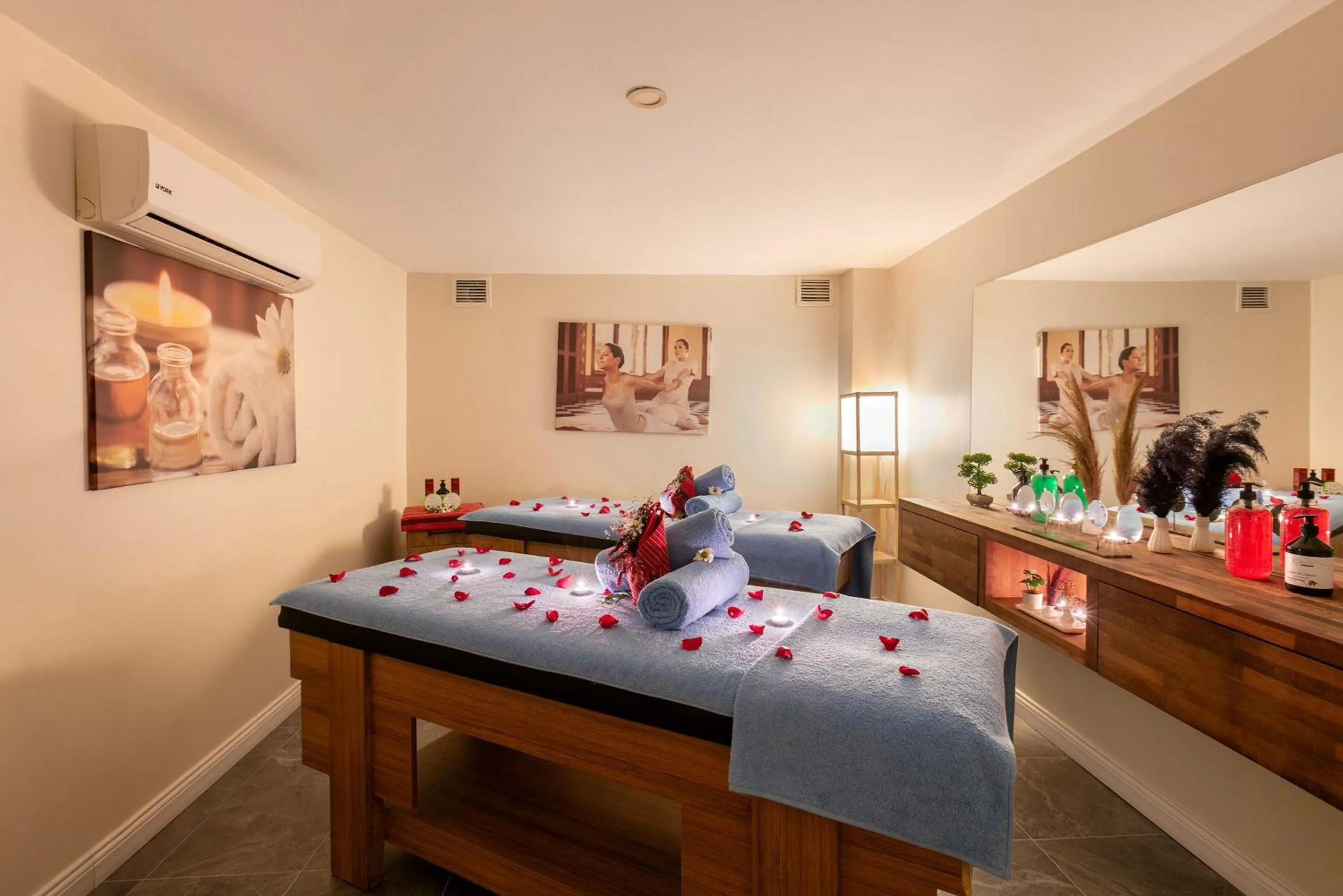 Massage, Bed in Azuu Boutique Hotel