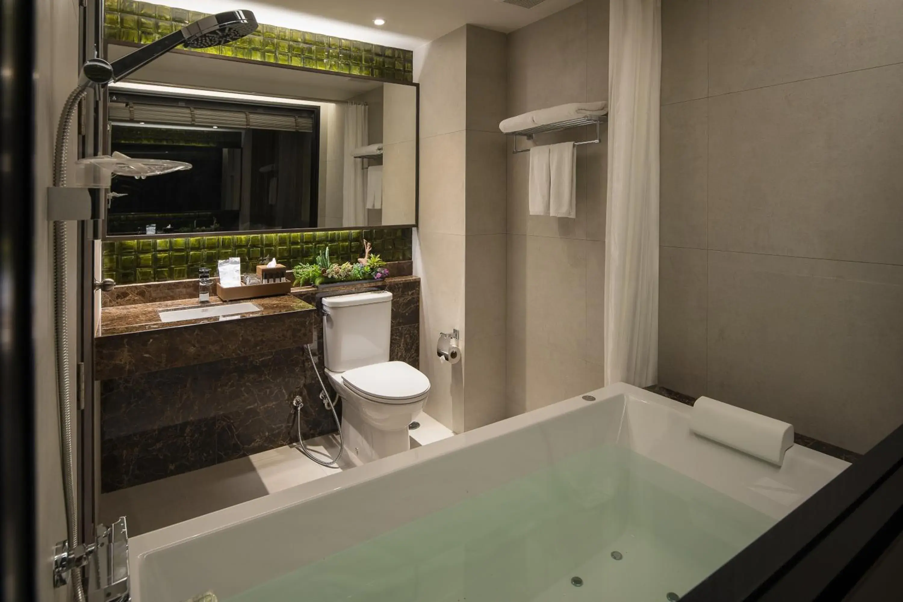 Deluxe Double Room with Street View in Chillax Heritage Hotel Khaosan Deluxe Double Room with Street View in Chillax Heritage Hotel Khaosan