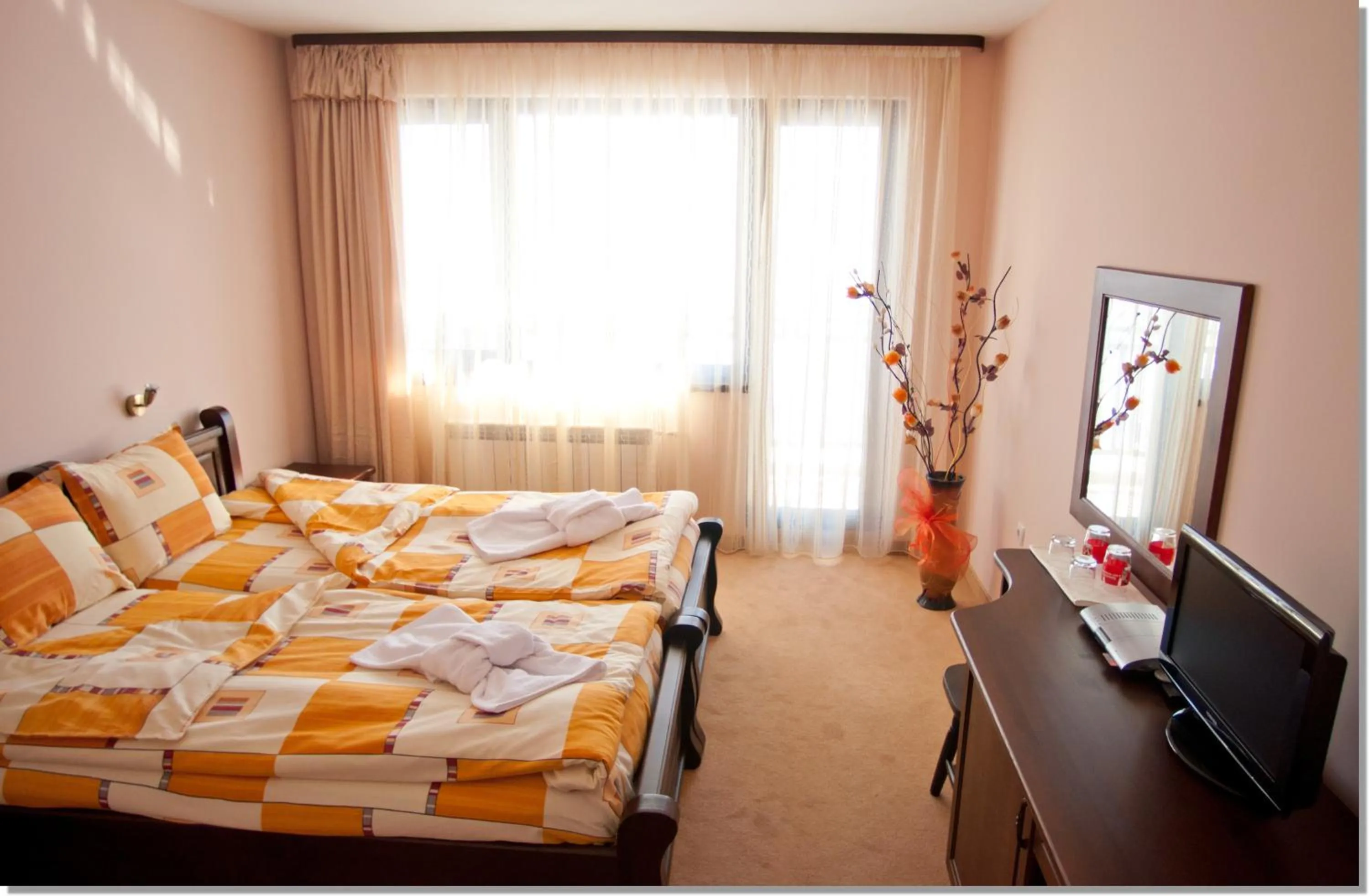 Photo of the whole room, Bed in Family hotel Iskar