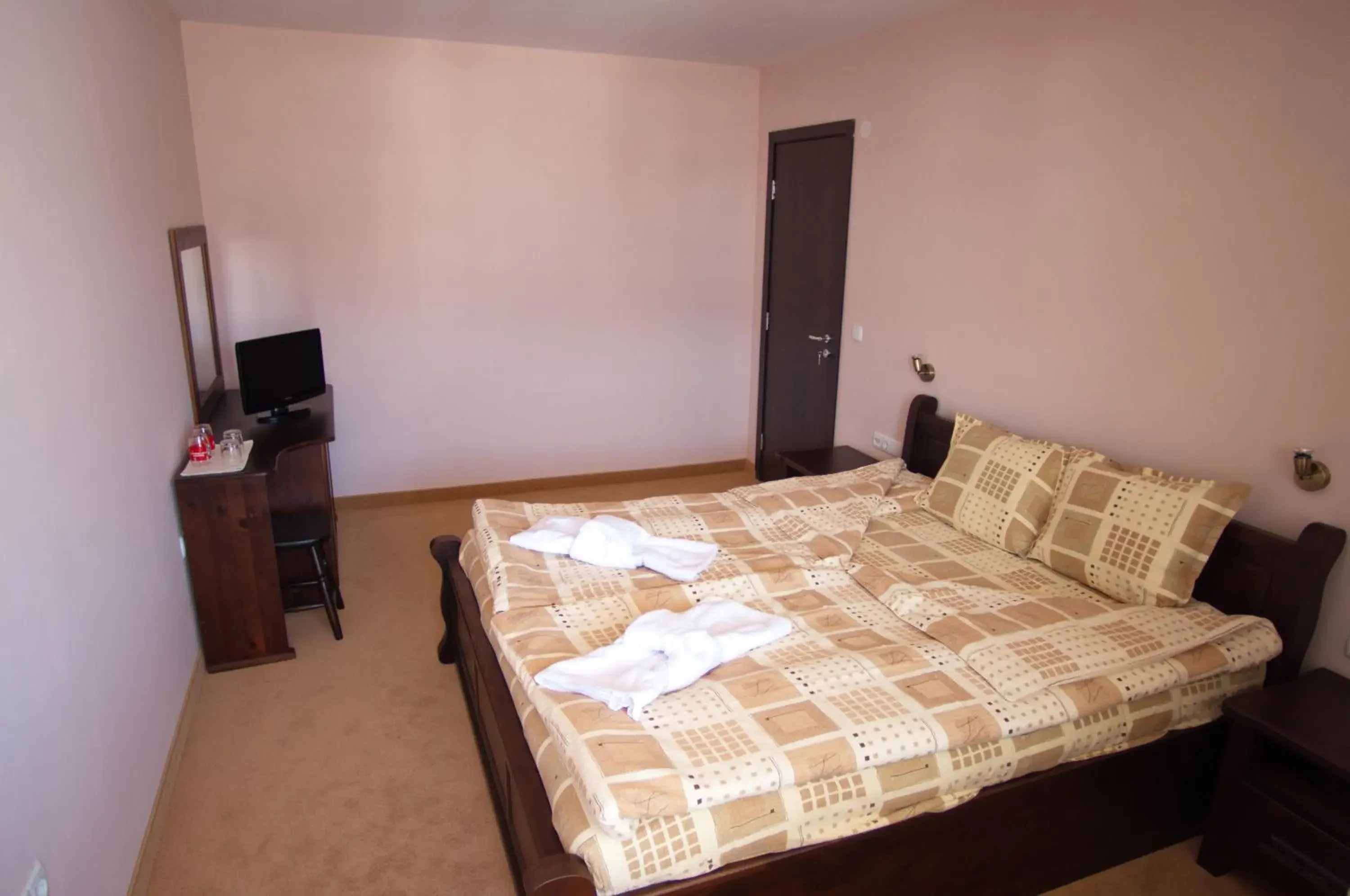 Double or Twin Room with Shared Bathroom in Family hotel Iskar Double or Twin Room with Shared Bathroom in Family hotel Iskar