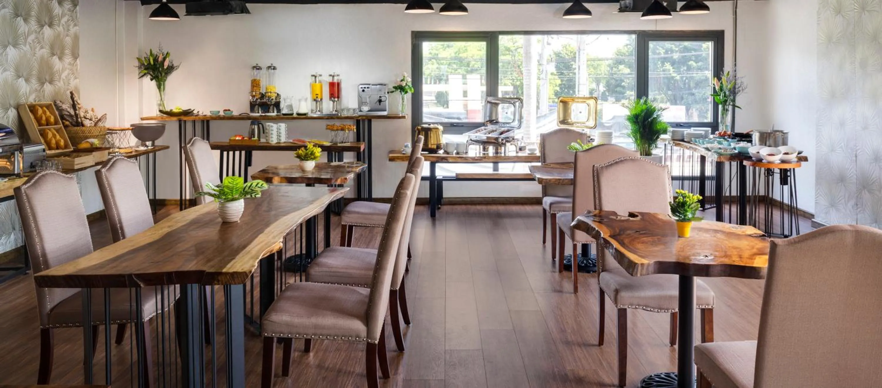 Restaurant/places to eat in Citadines Central Binh Duong