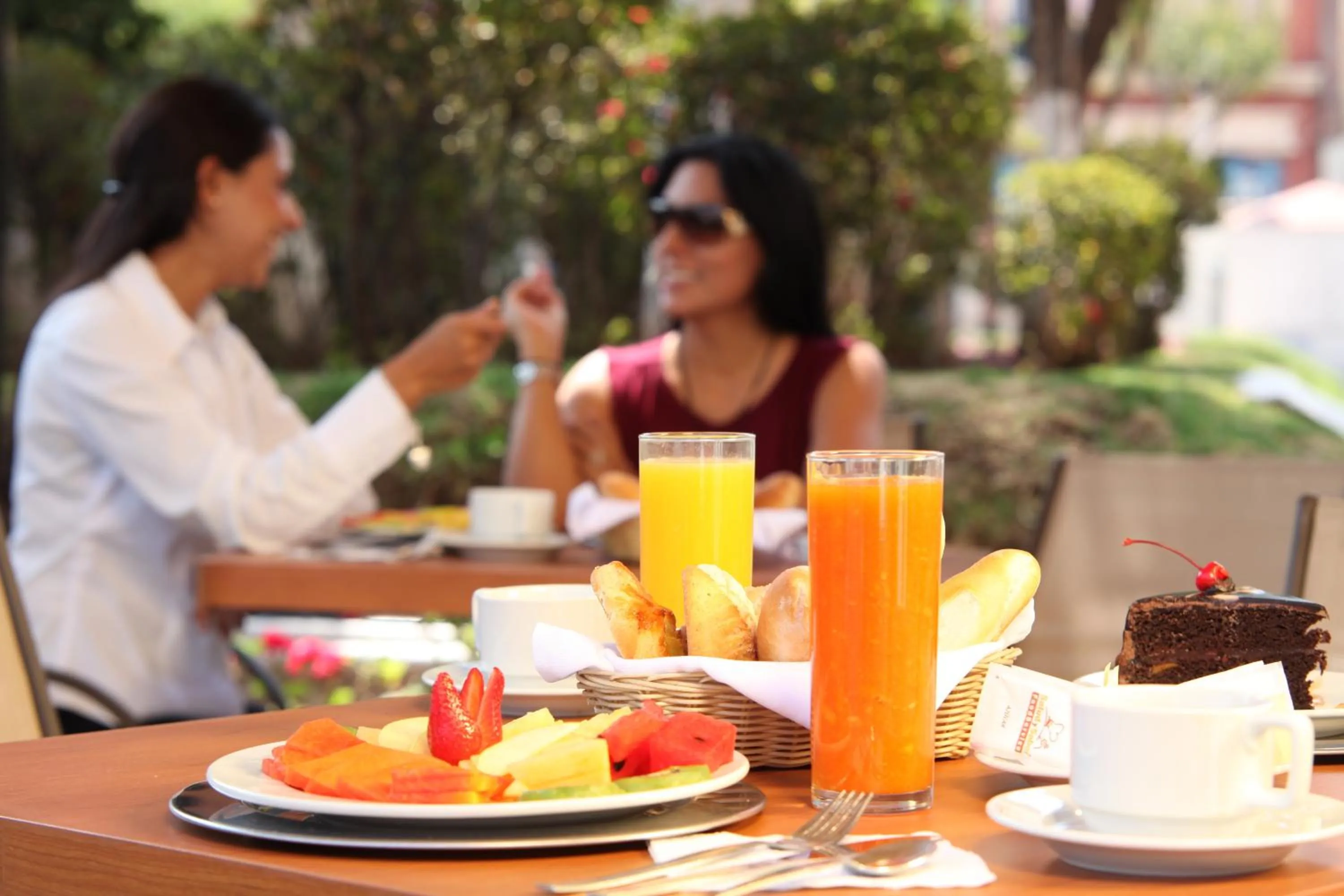 Restaurant/places to eat in Hotel Emily