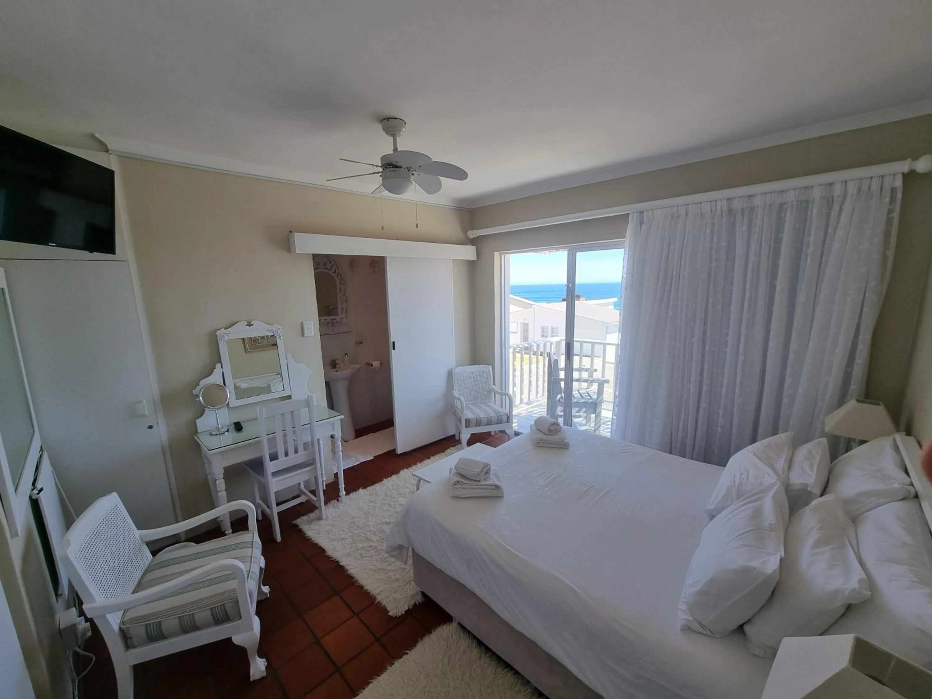 Bed in The Bay Lodge