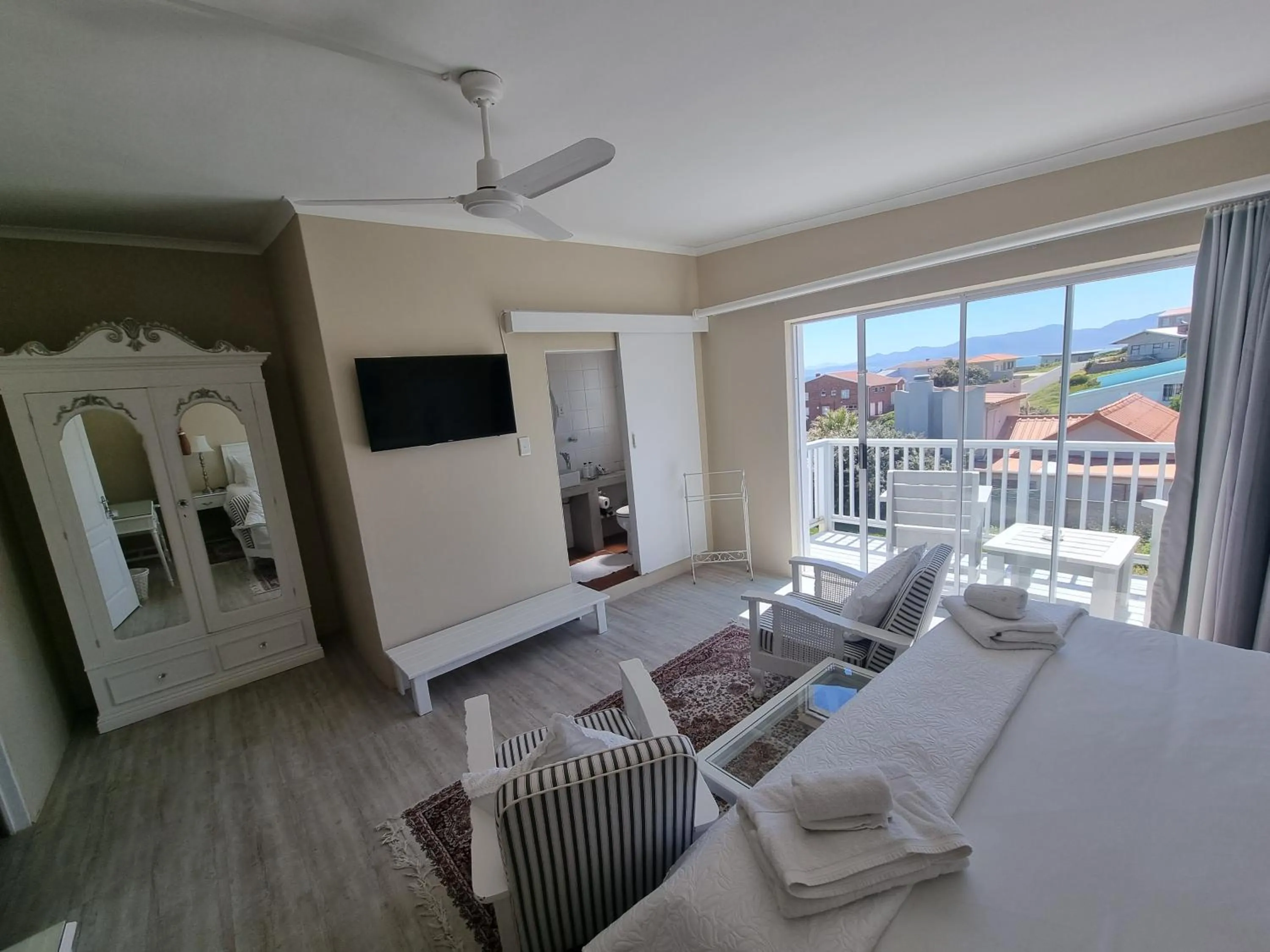 Bed in The Bay Lodge