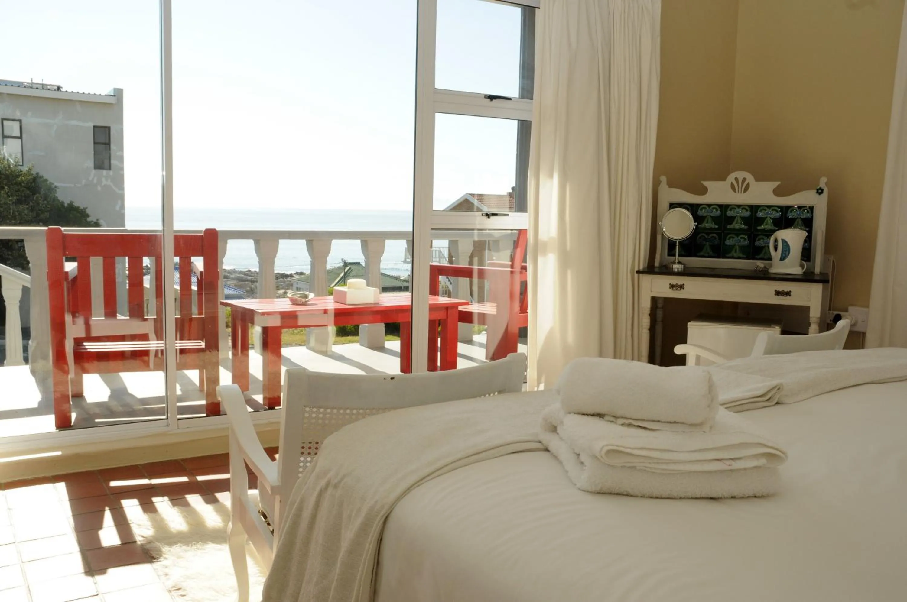 Balcony/Terrace, Bed in The Bay Lodge