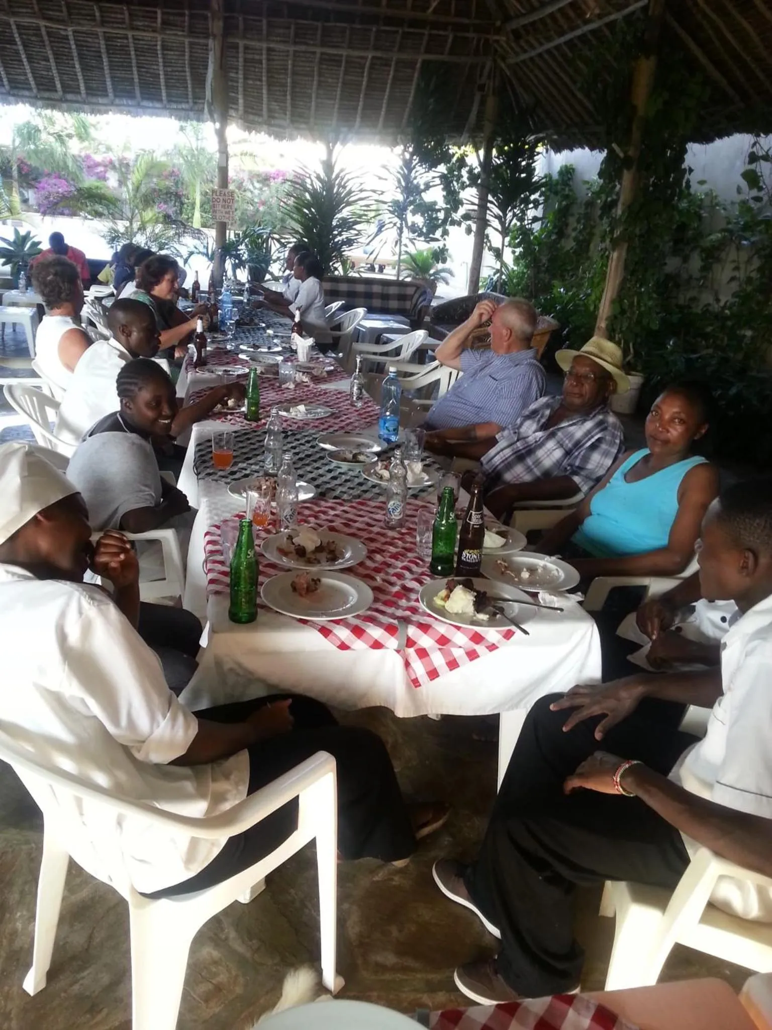 Restaurant/places to eat in Nightingale Apartments Hotel Mombasa