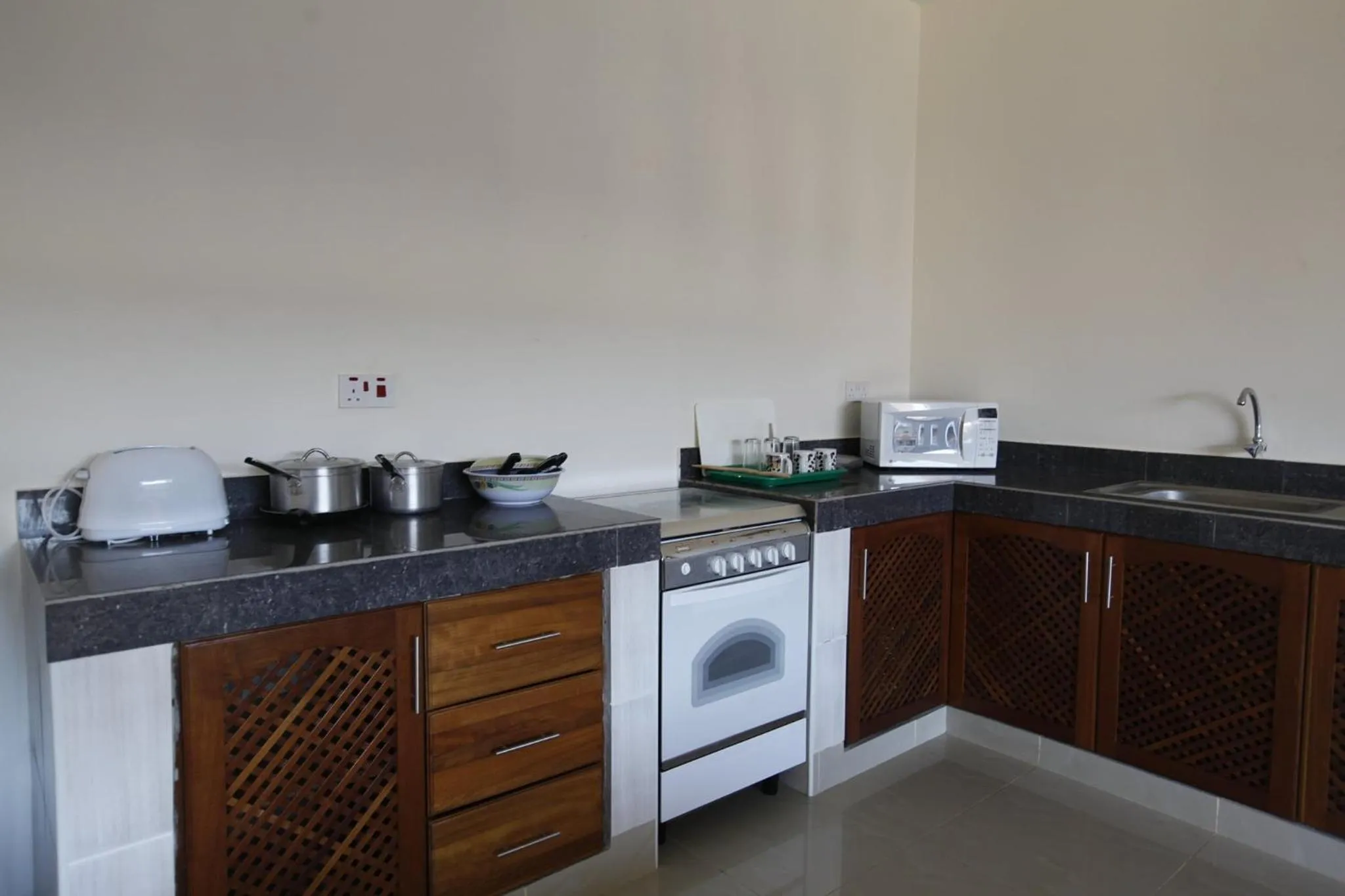 Kitchen or kitchenette in Nightingale Apartments Hotel Mombasa