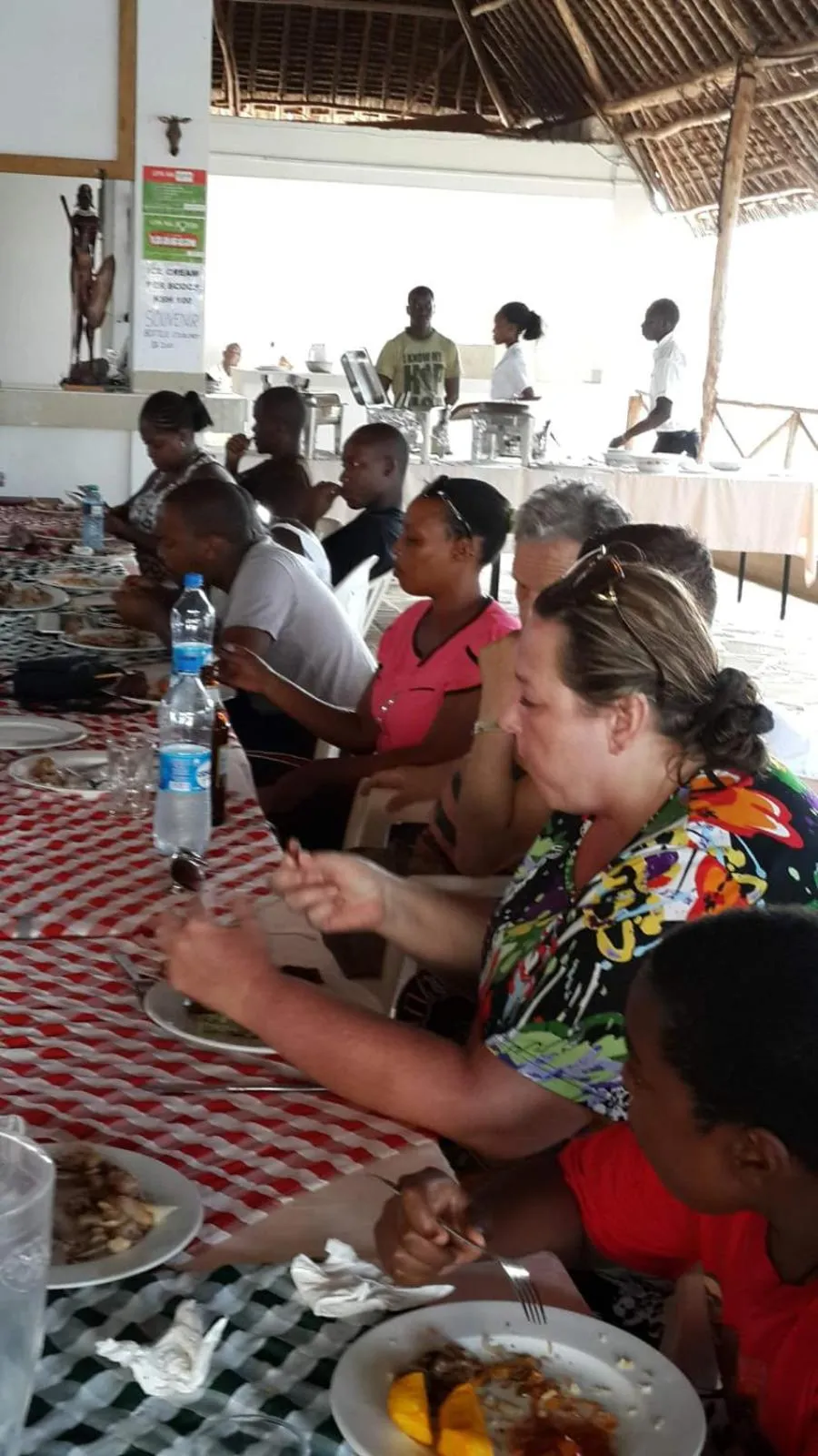 Restaurant/places to eat in Nightingale Apartments Hotel Mombasa