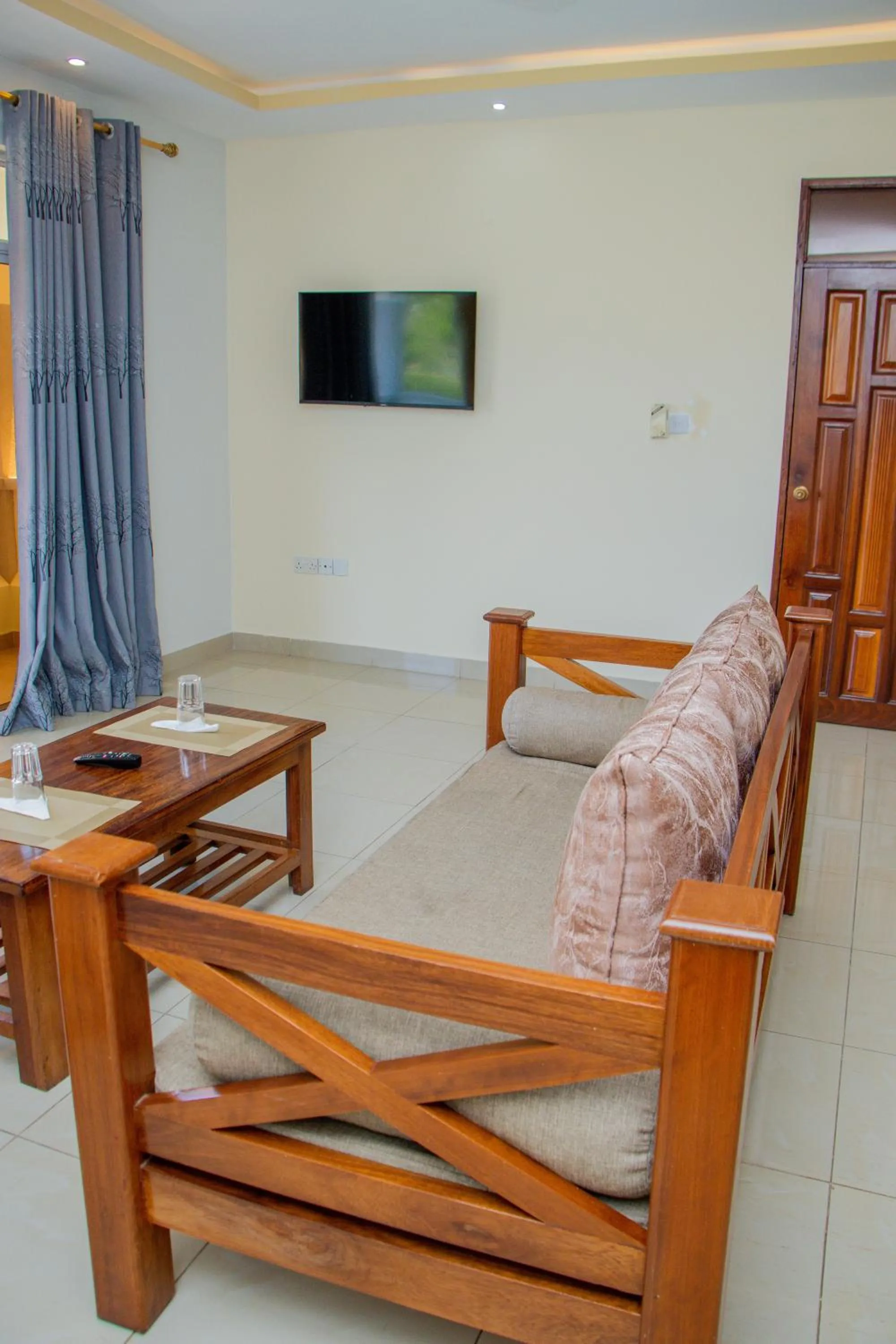 TV and multimedia in Nightingale Apartments Hotel Mombasa