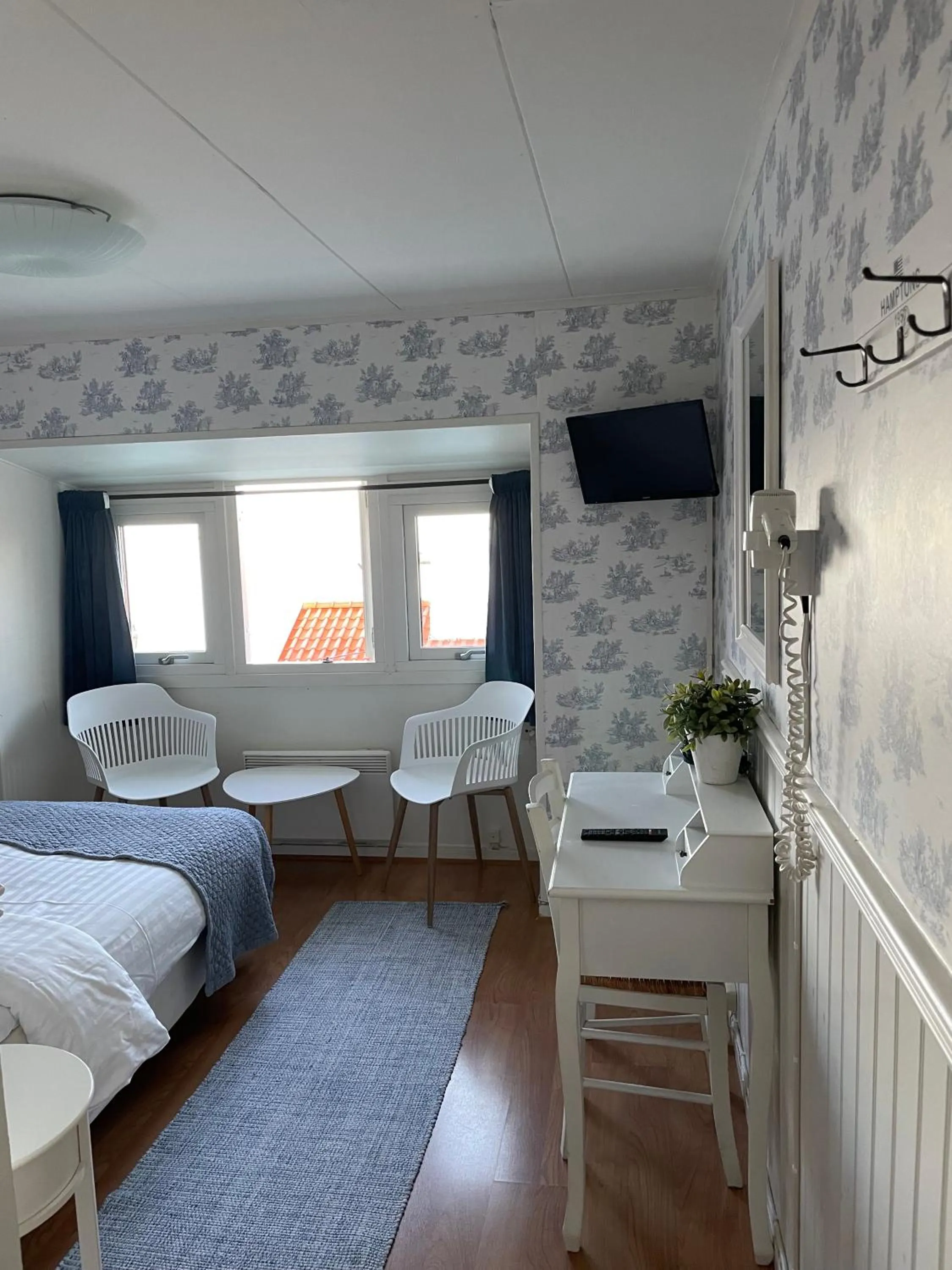 Bed in Nautic Hotell