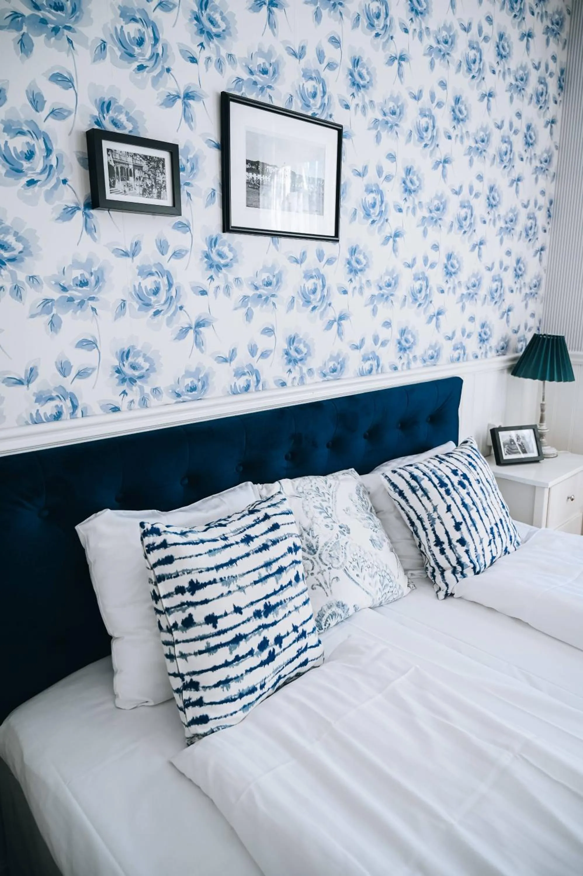 Bed in Nautic Hotell