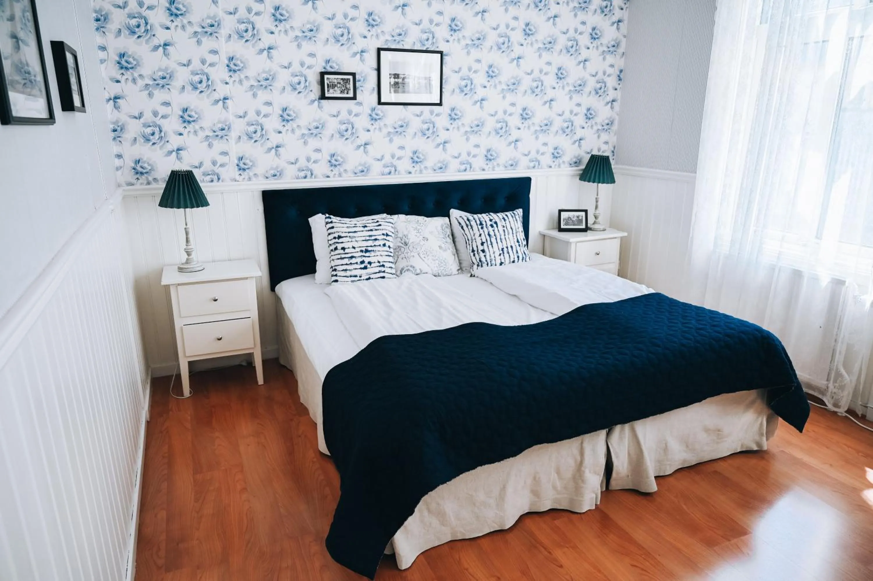 Bed in Nautic Hotell