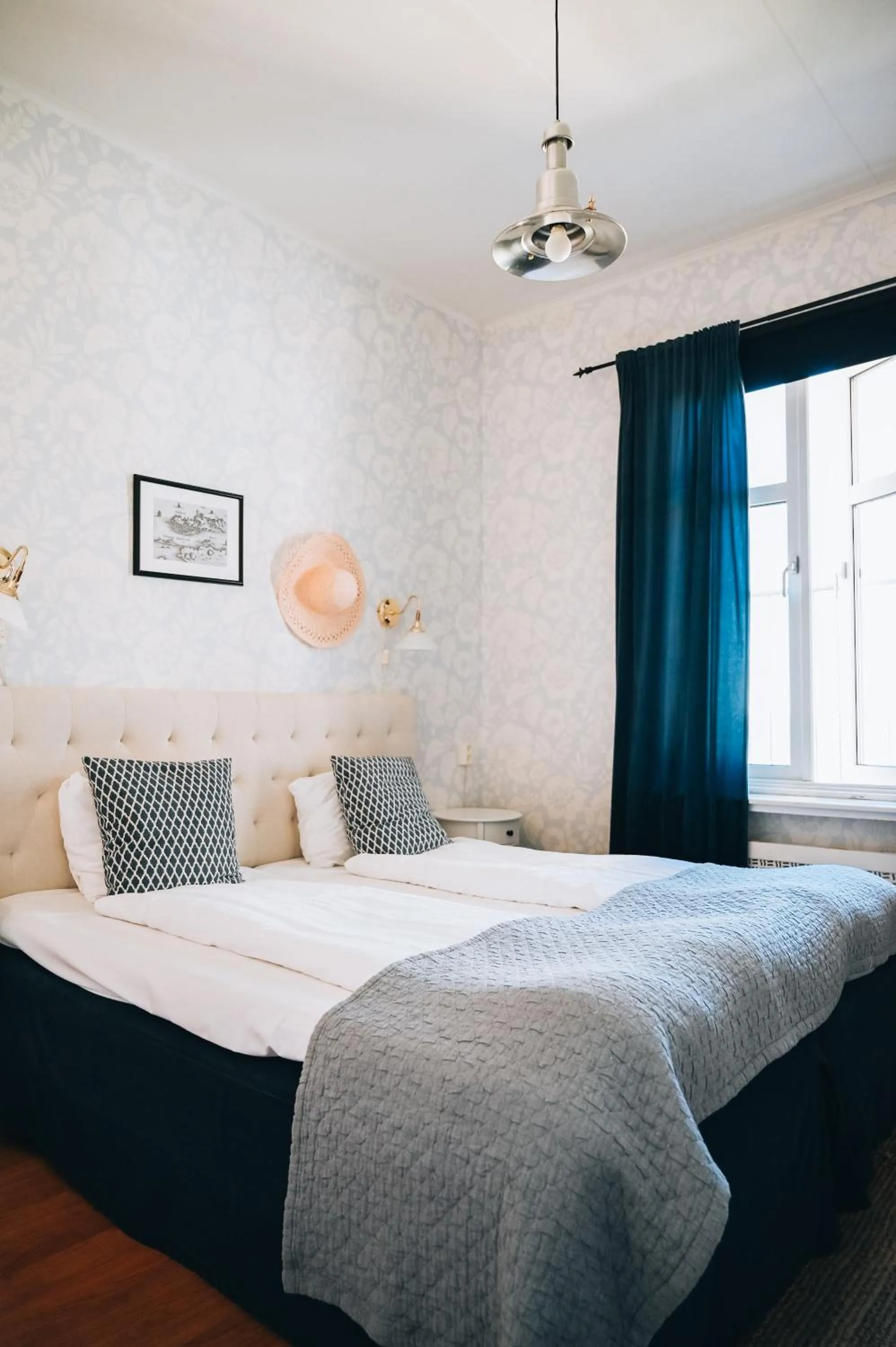 Bed in Nautic Hotell