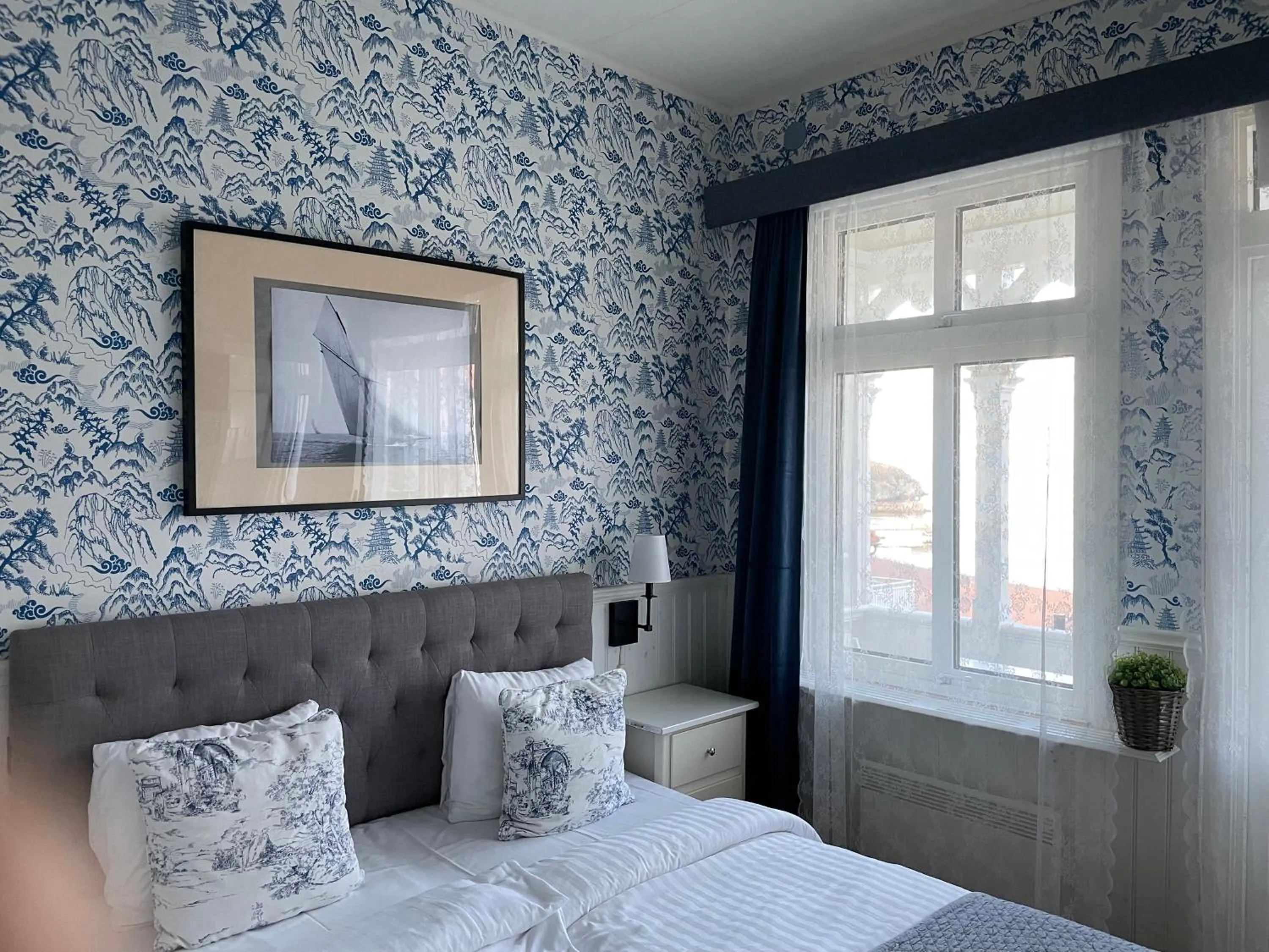 Bed in Nautic Hotell