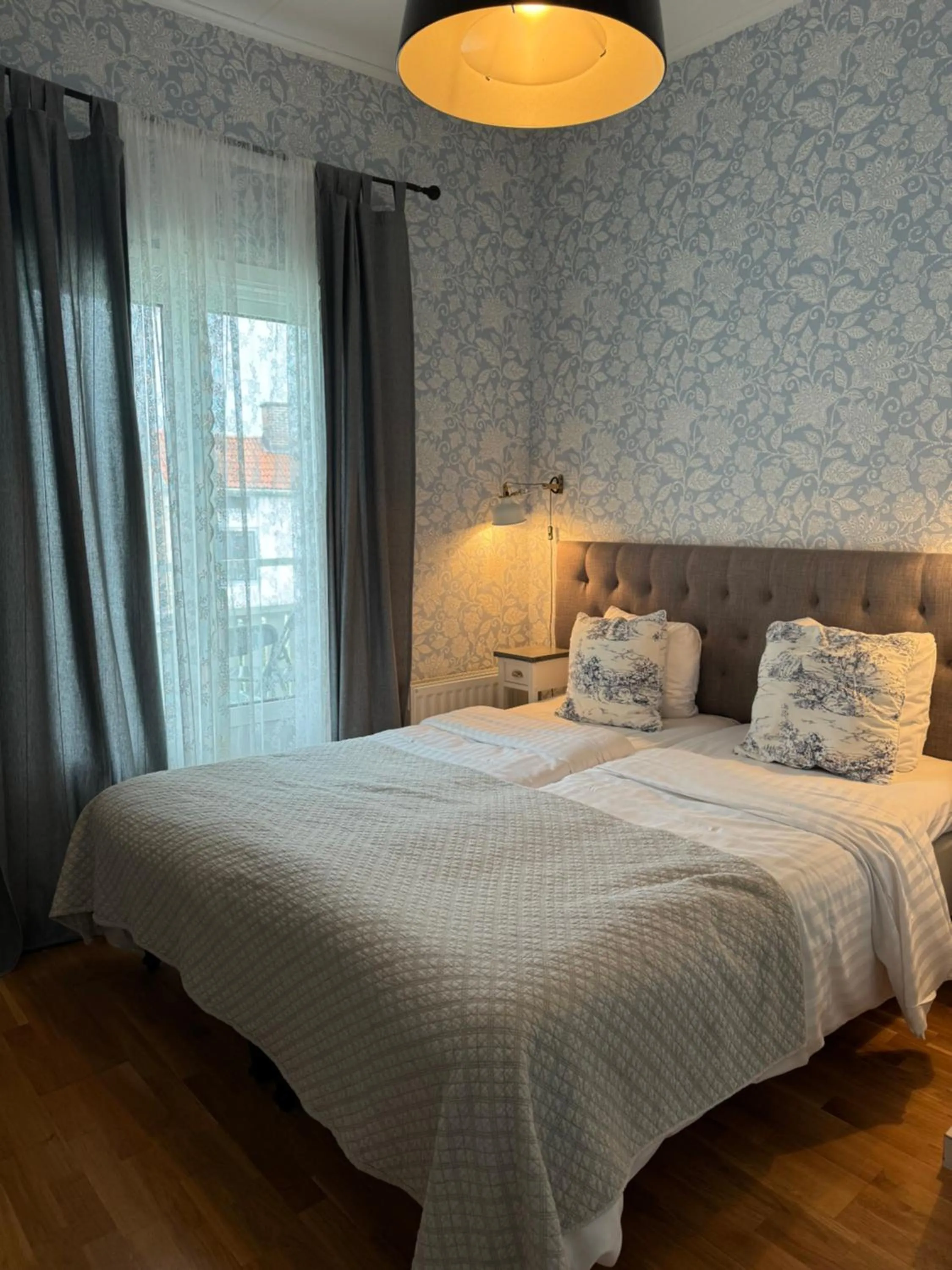 Bed in Nautic Hotell