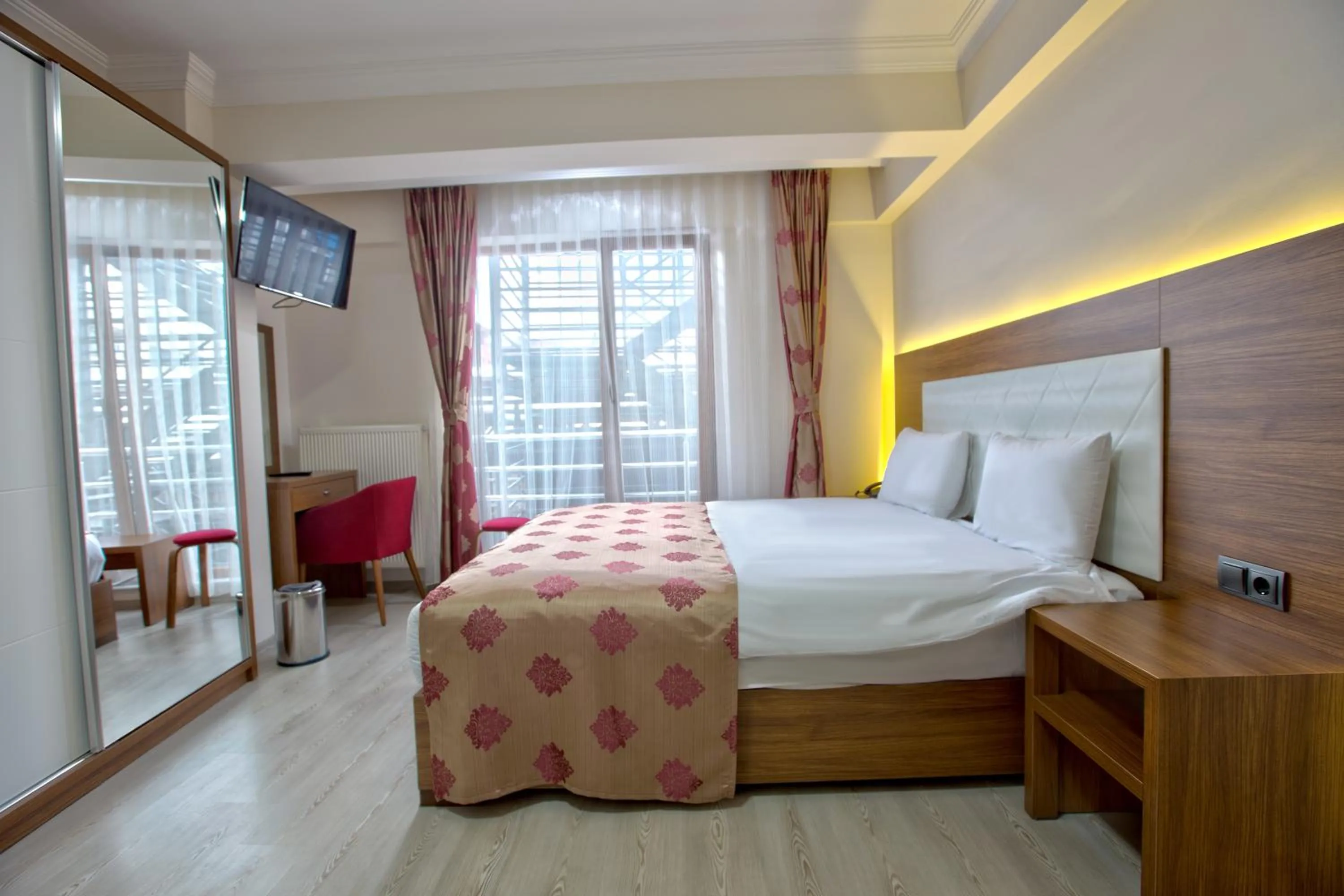 Photo of the whole room, Bed in Bolu Cadde Otel
