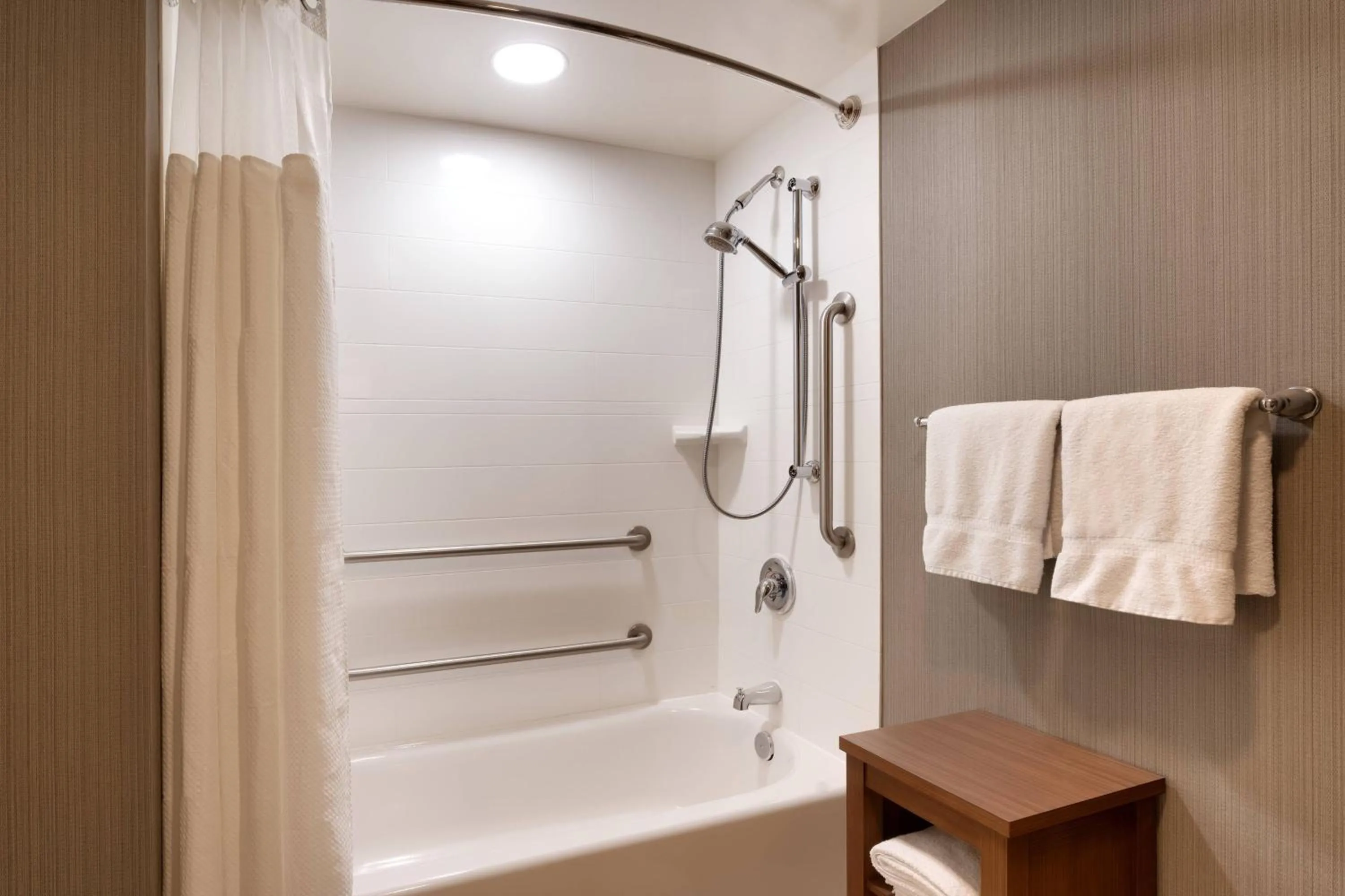 Bathroom in Courtyard by Marriott Charlotte Airport LoSo