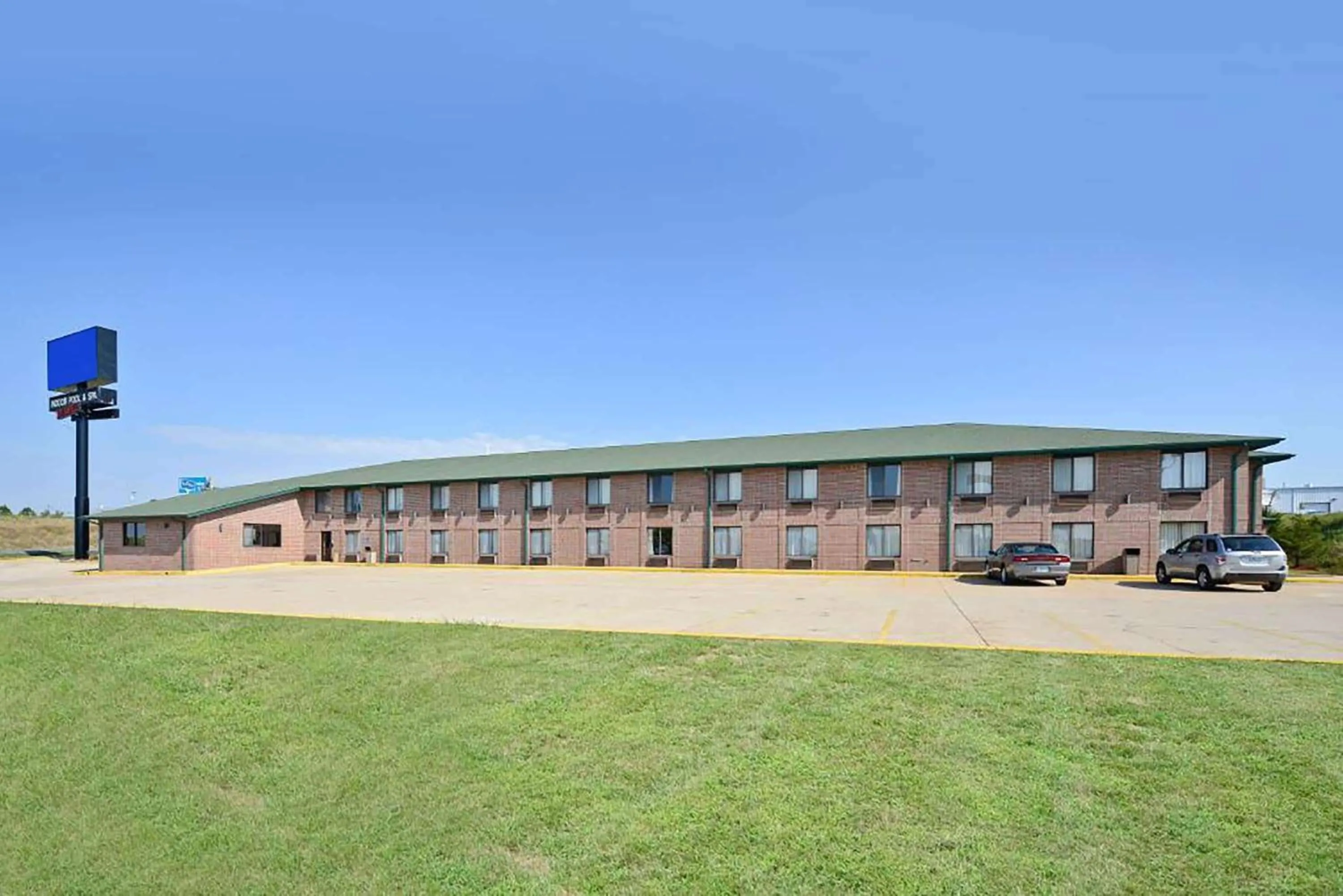 Property building in Days Inn by Wyndham Ozark Springfield