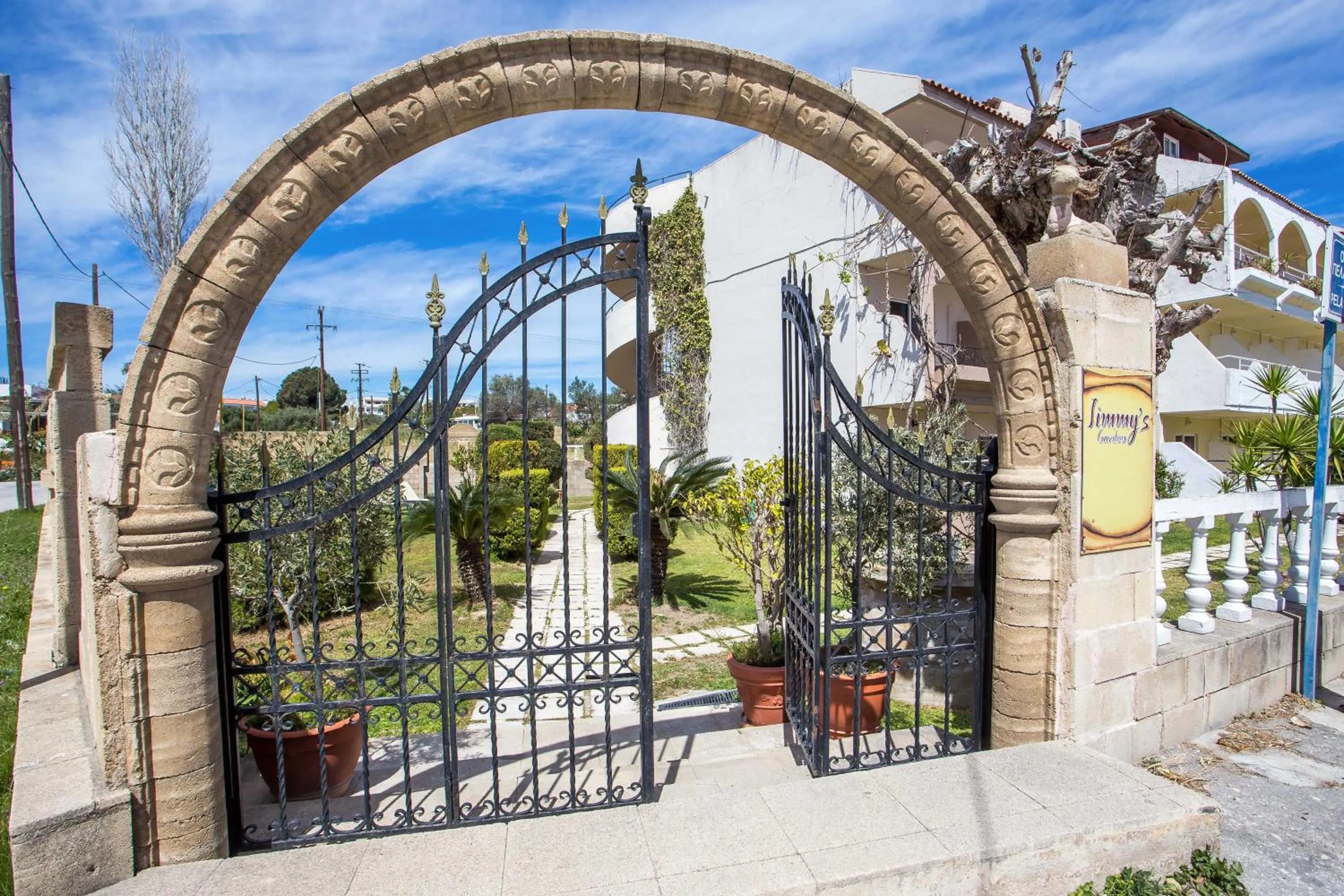 Facade/entrance in Jimmy’s Garden