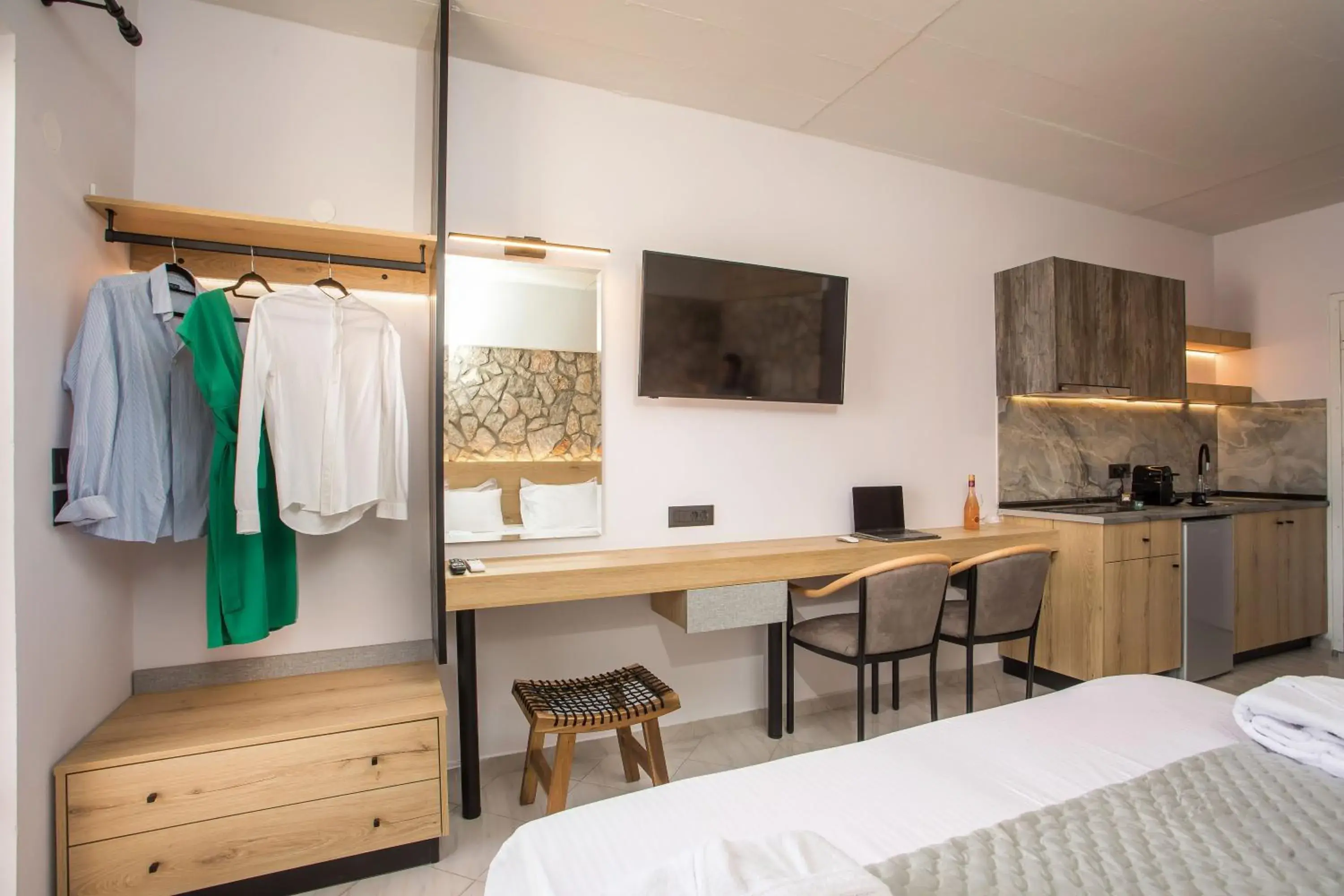 Deluxe King Room in Jimmy’s Garden Deluxe King Room in Jimmy’s Garden