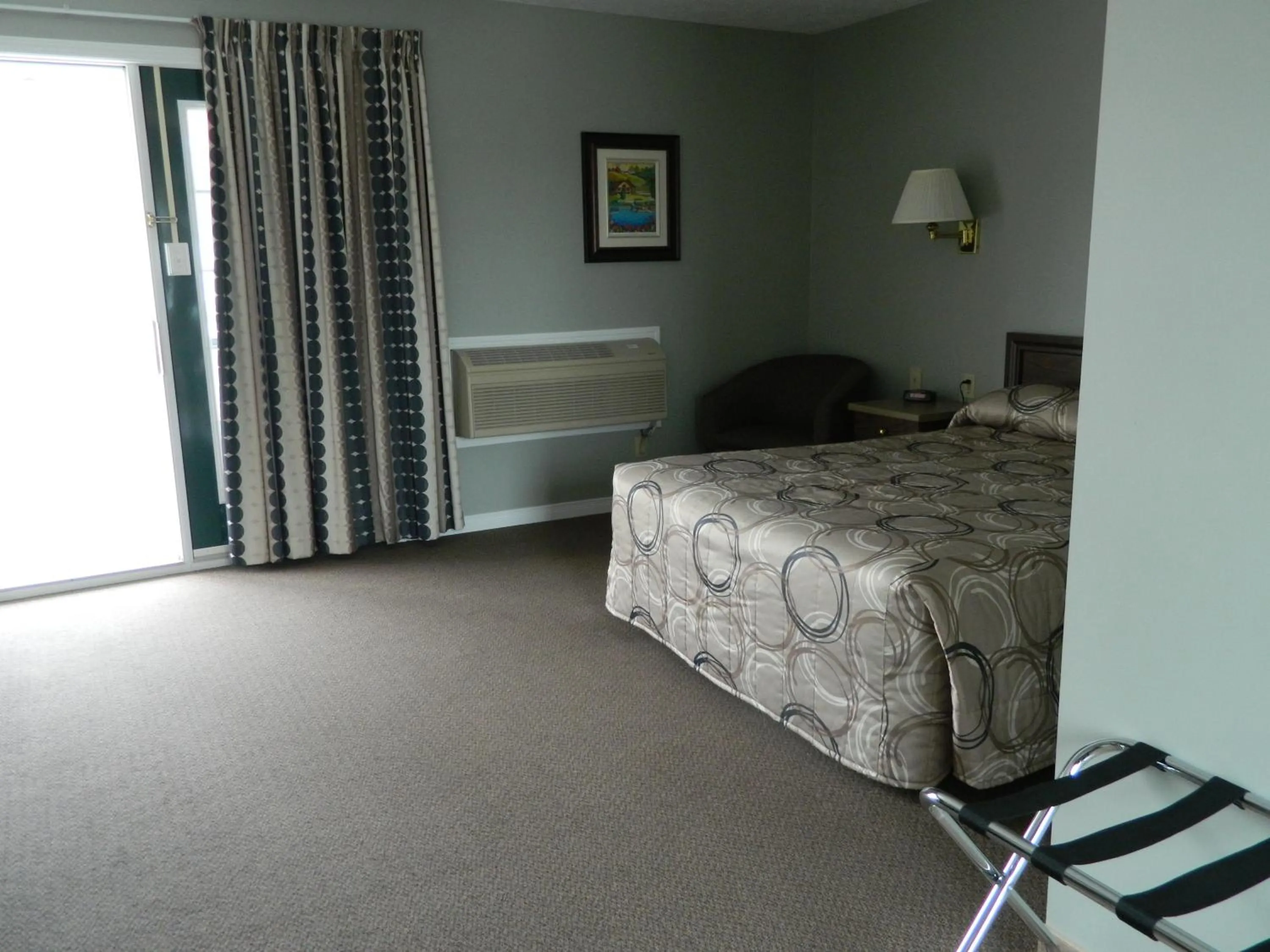 Bedroom, Bed in Hilltop Motel & Restaurant