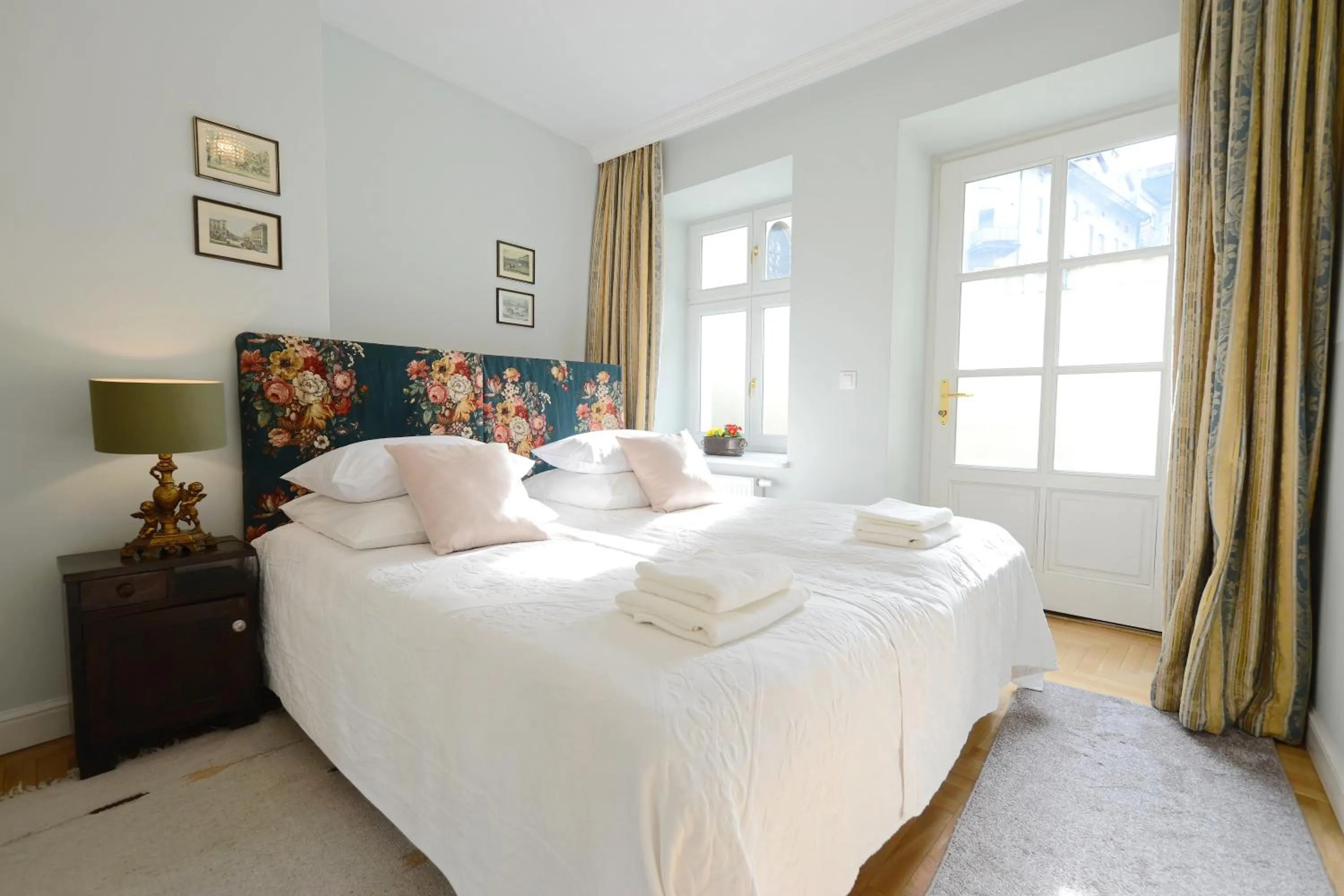 Bedroom, Bed in Crystal Suites Chez Helena