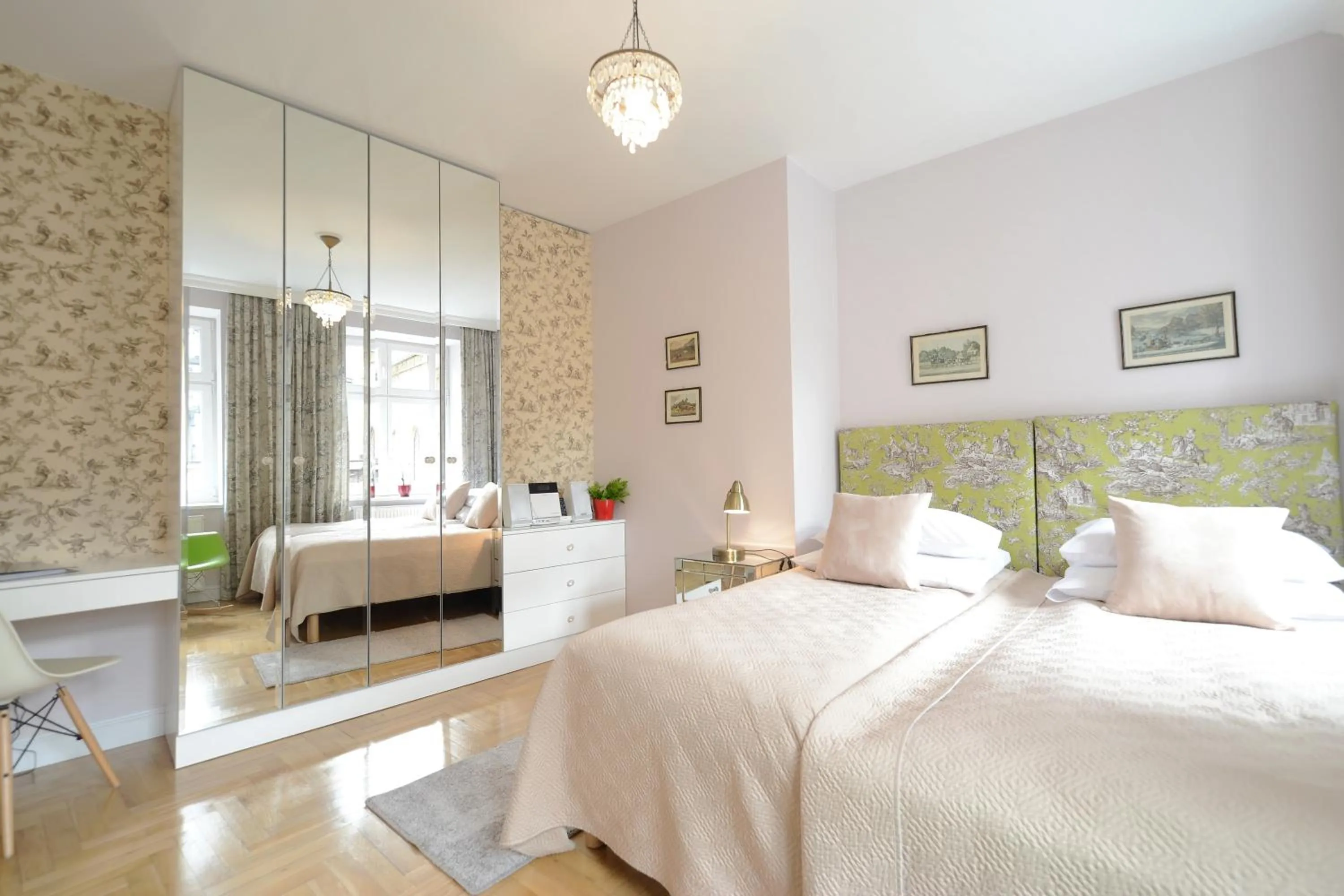 Bedroom, Bed in Crystal Suites Chez Helena