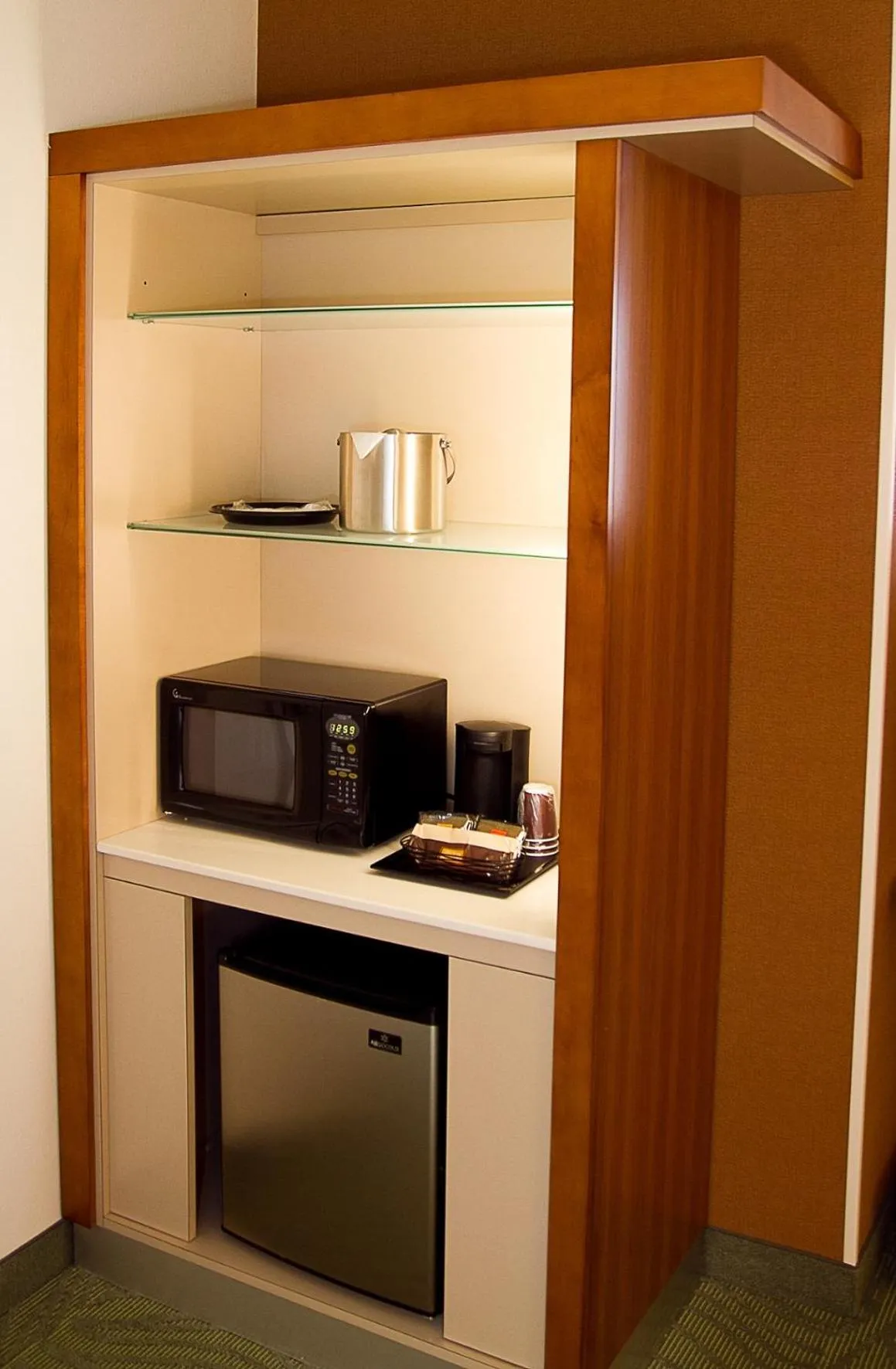 Coffee/tea facilities in SpringHill Suites by Marriott Dallas Richardson/Plano