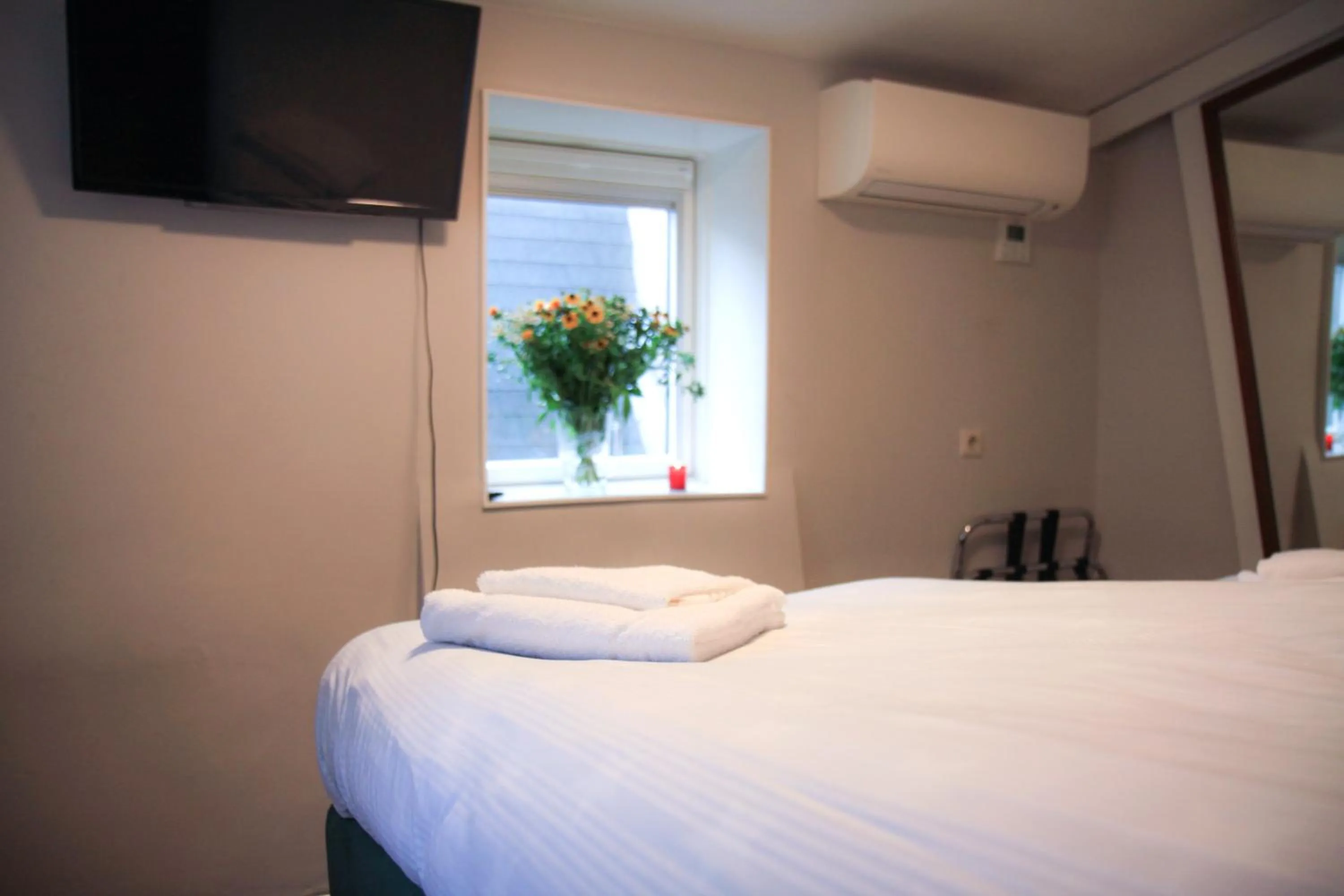 Bedroom, Bed in Hotel 55 - City Centre