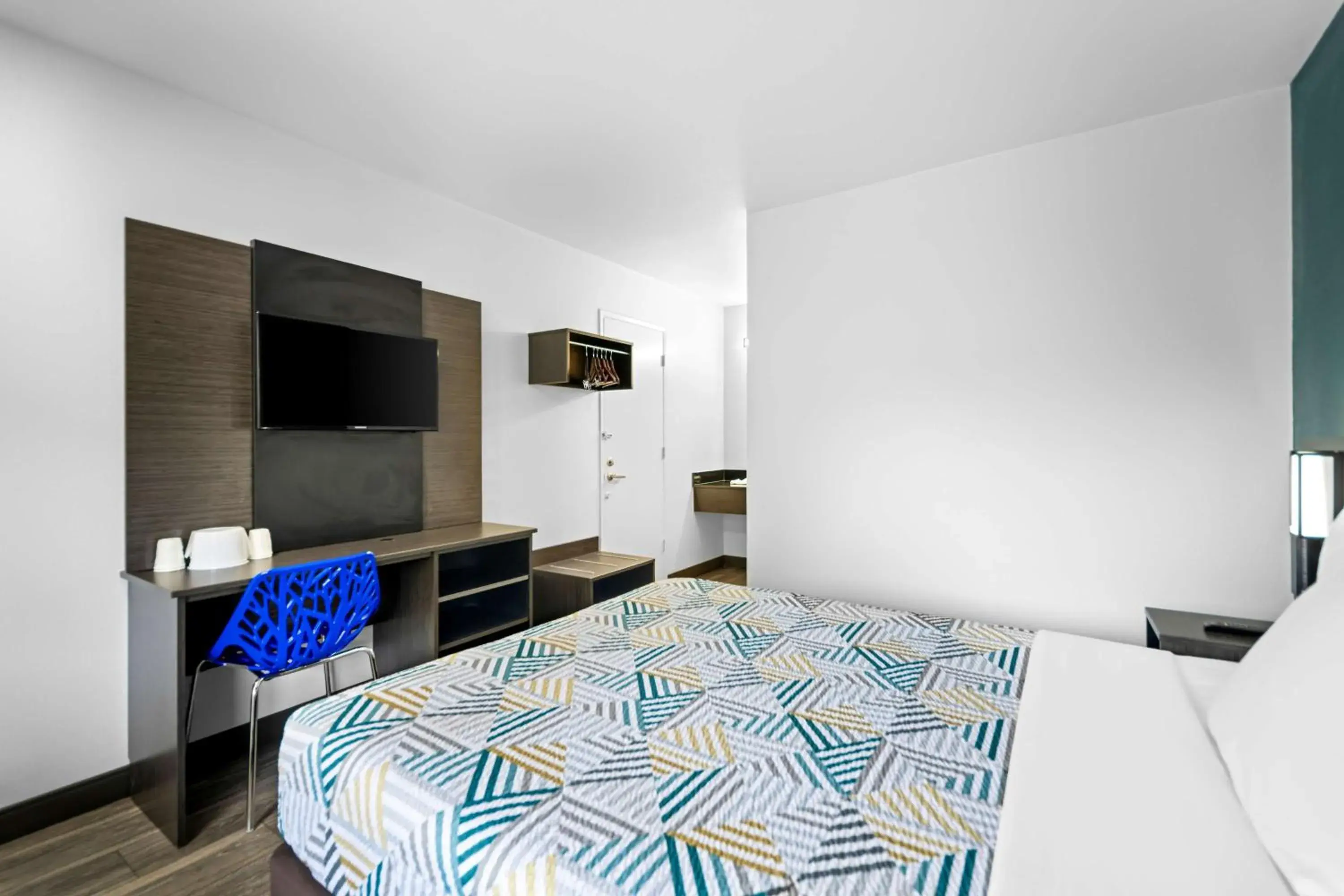 Queen Room in Motel 6-Monterey, CA Queen Room in Motel 6-Monterey, CA