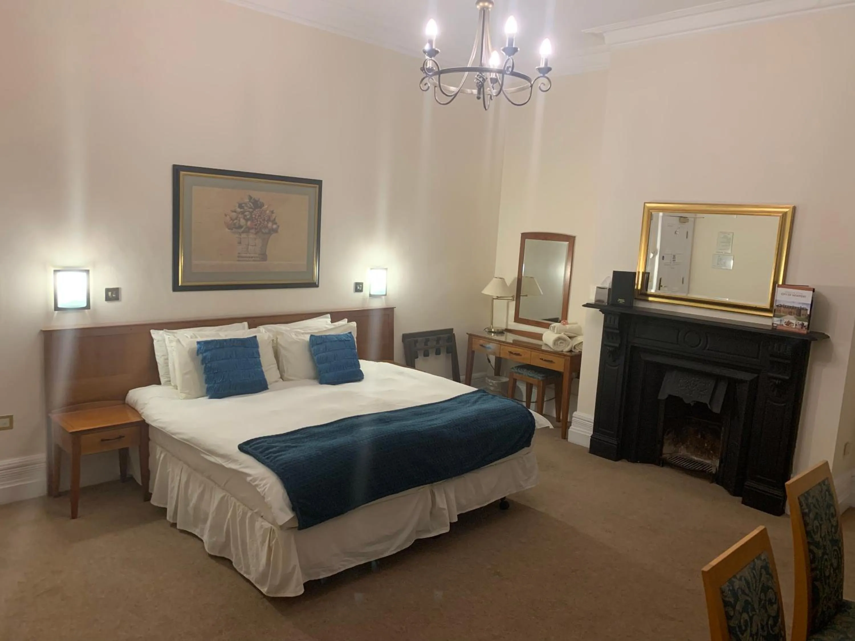 Bedroom, Bed in The Waterloo Hotel & Bistro