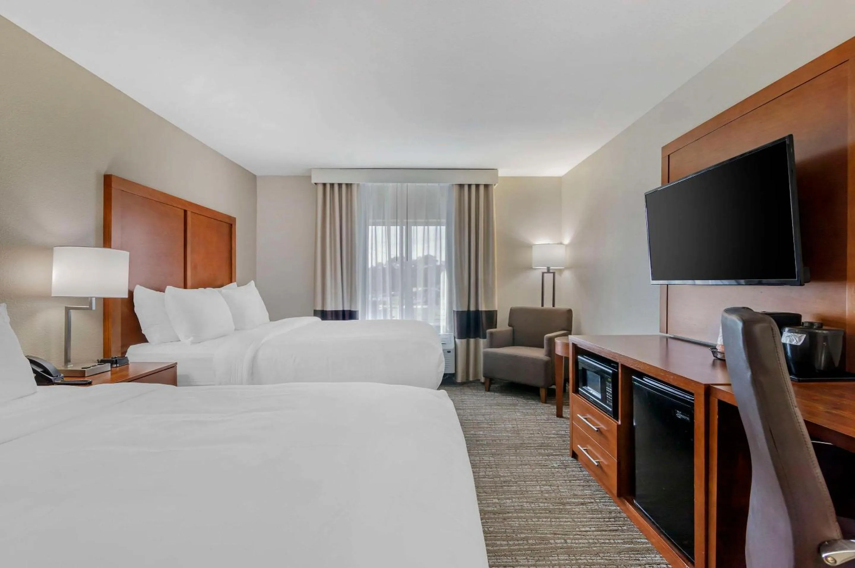 Bed in Comfort Inn & Suites Brunswick I-95