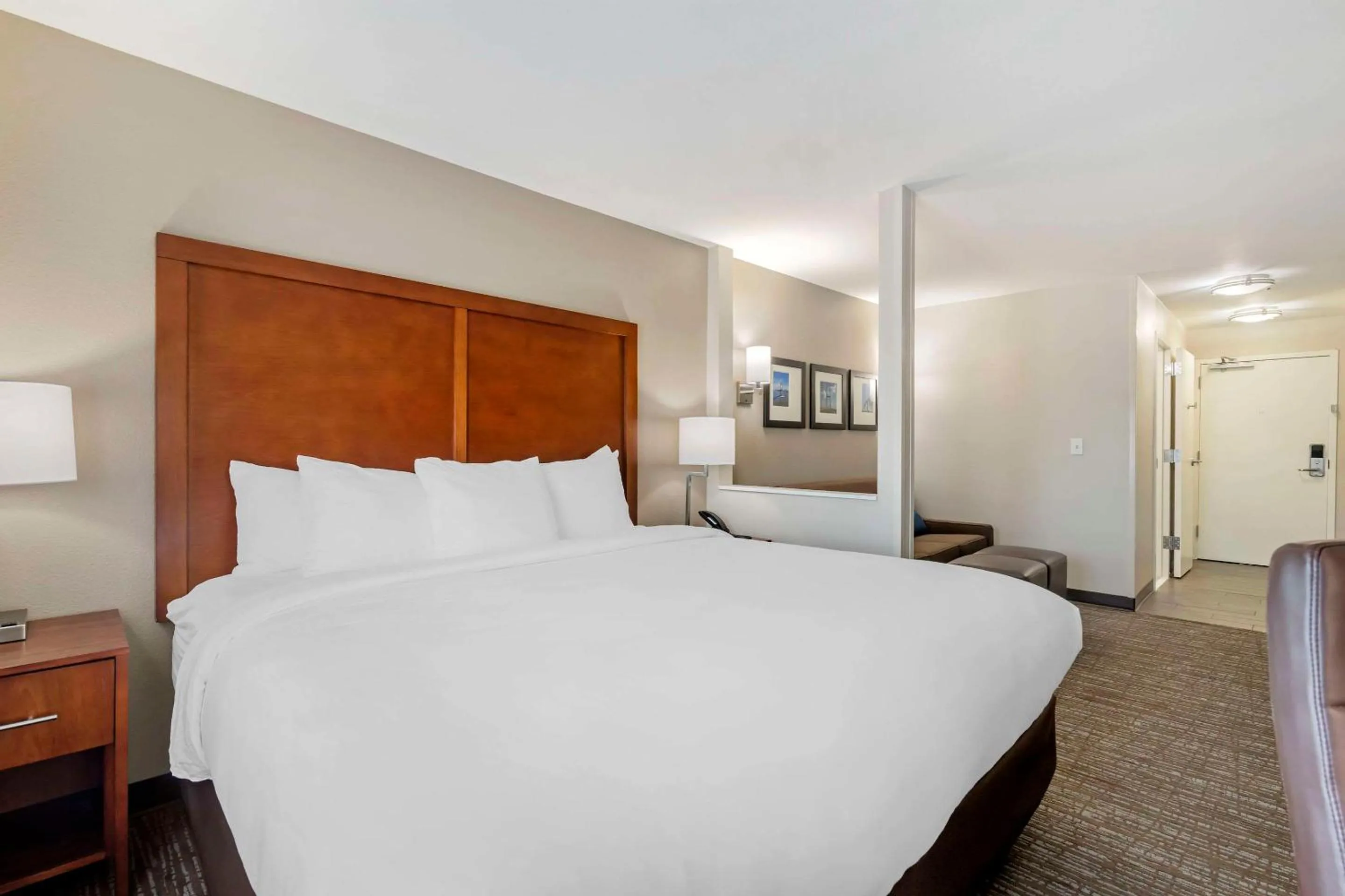 Bed in Comfort Inn & Suites Brunswick I-95