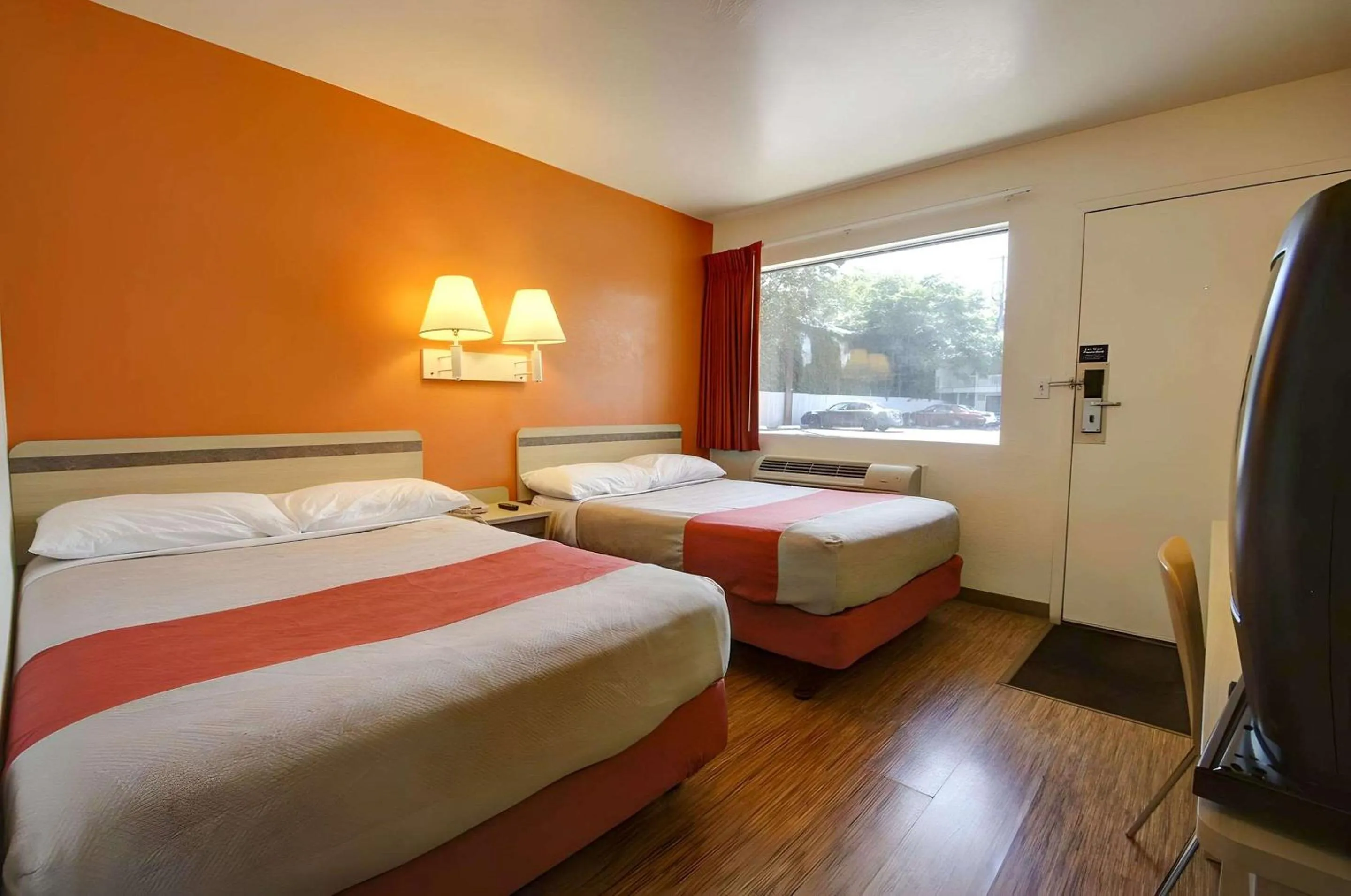 Bedroom, Bed in Motel 6-Salt Lake City, UT - Downtown