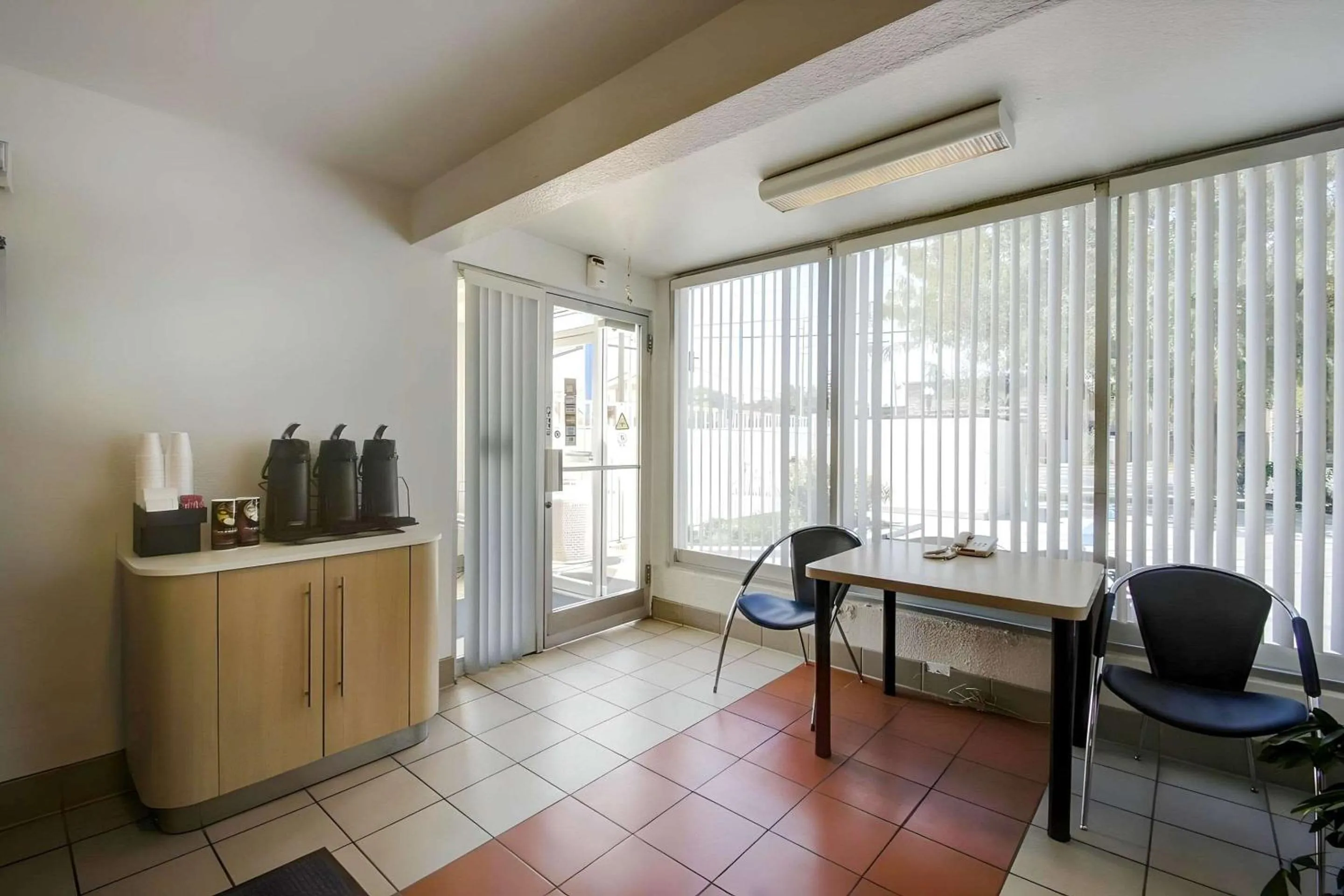 Lobby or reception, Seating Area in Motel 6-Salt Lake City, UT - Downtown