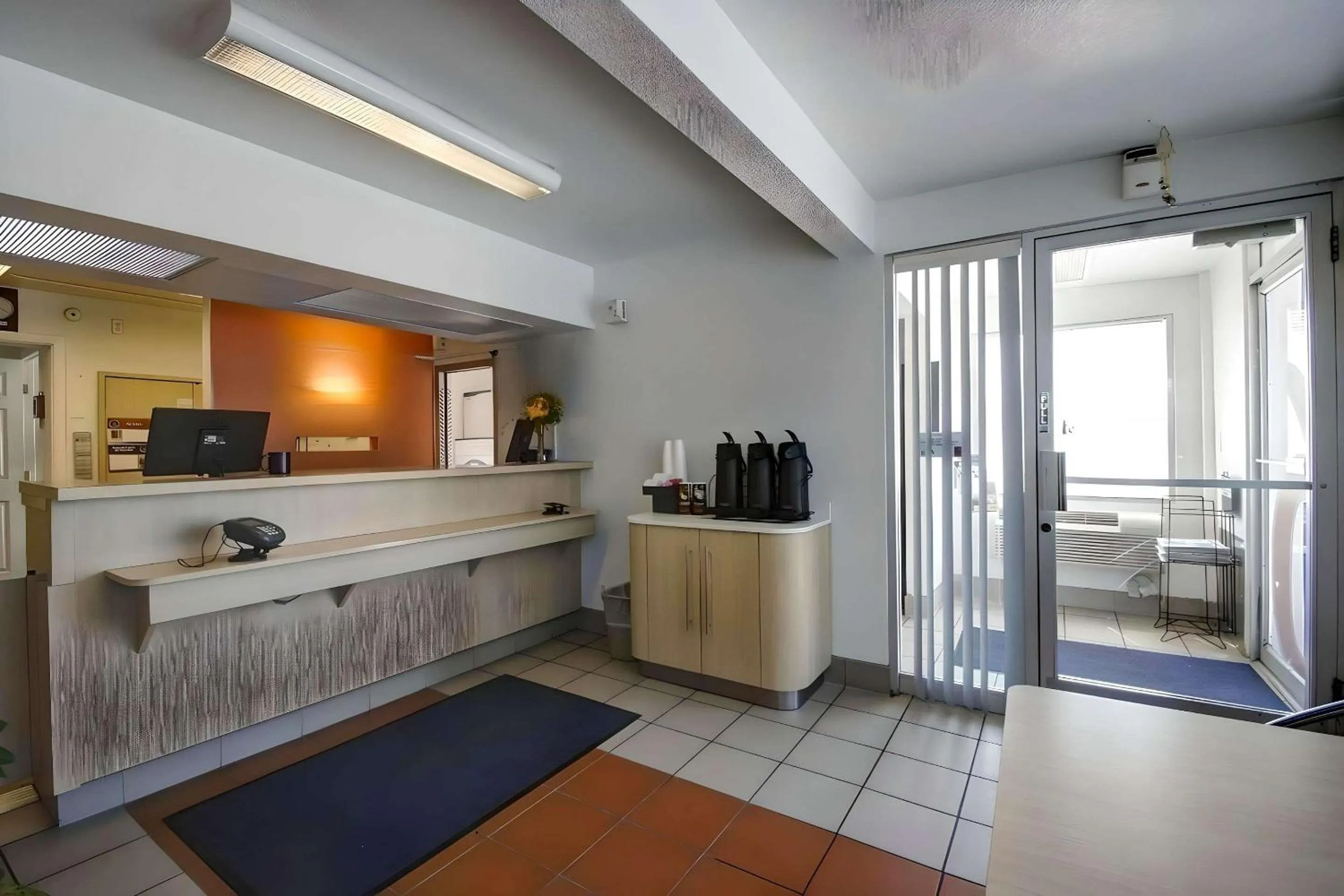 Lobby or reception, Bed in Motel 6-Salt Lake City, UT - Downtown