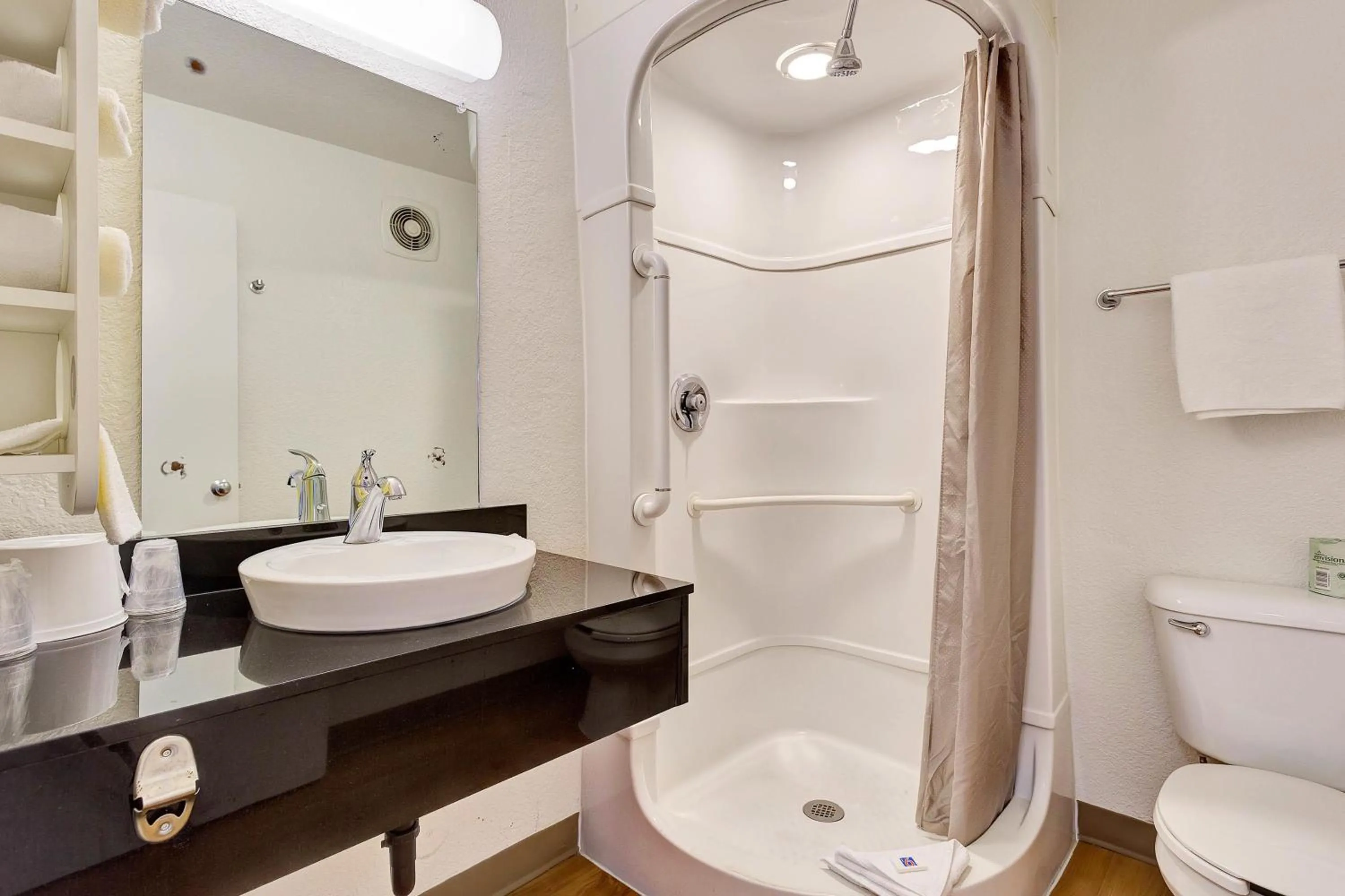 Bathroom in Motel 6 Santa Rosa - South