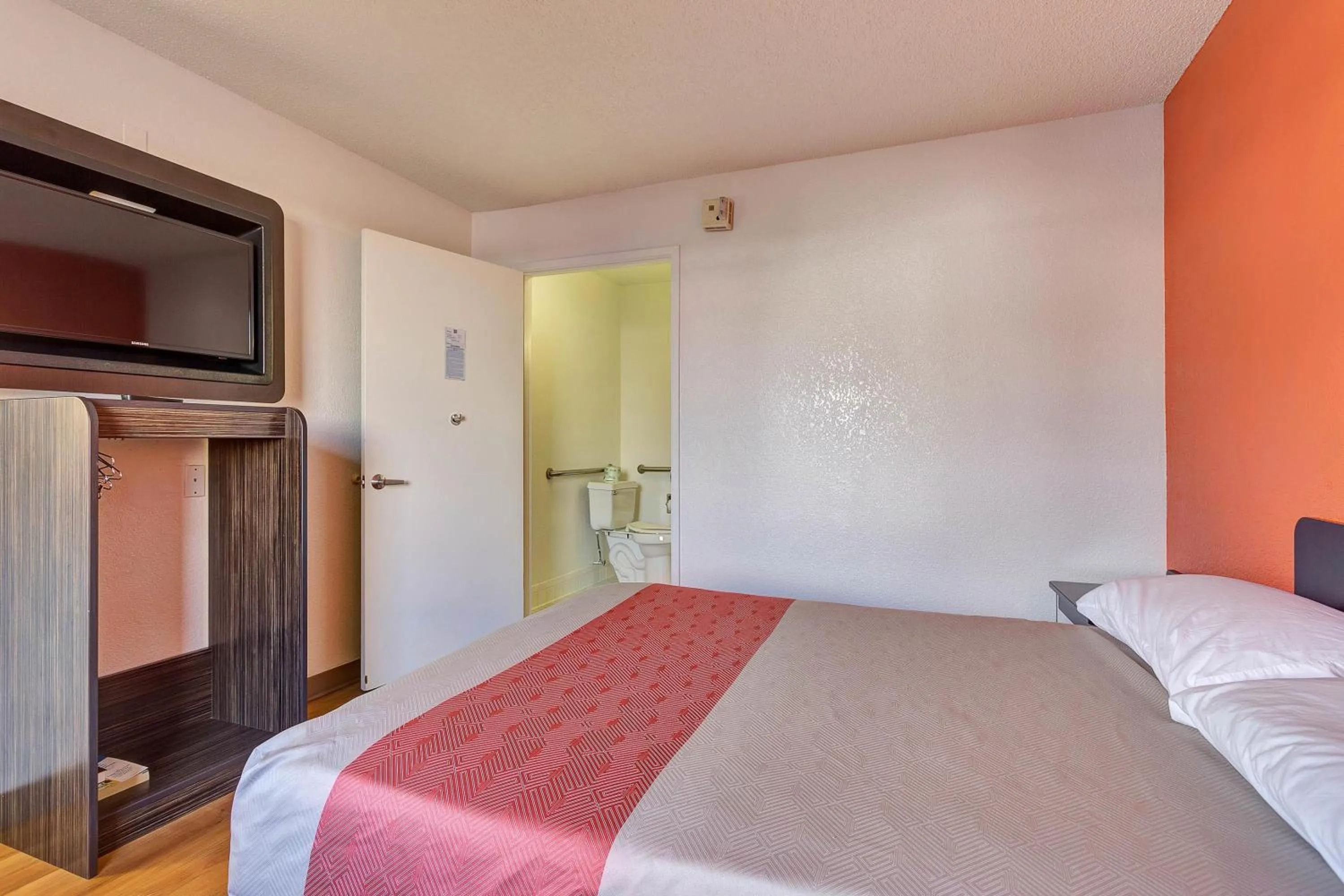 Bedroom in Motel 6 Santa Rosa - South