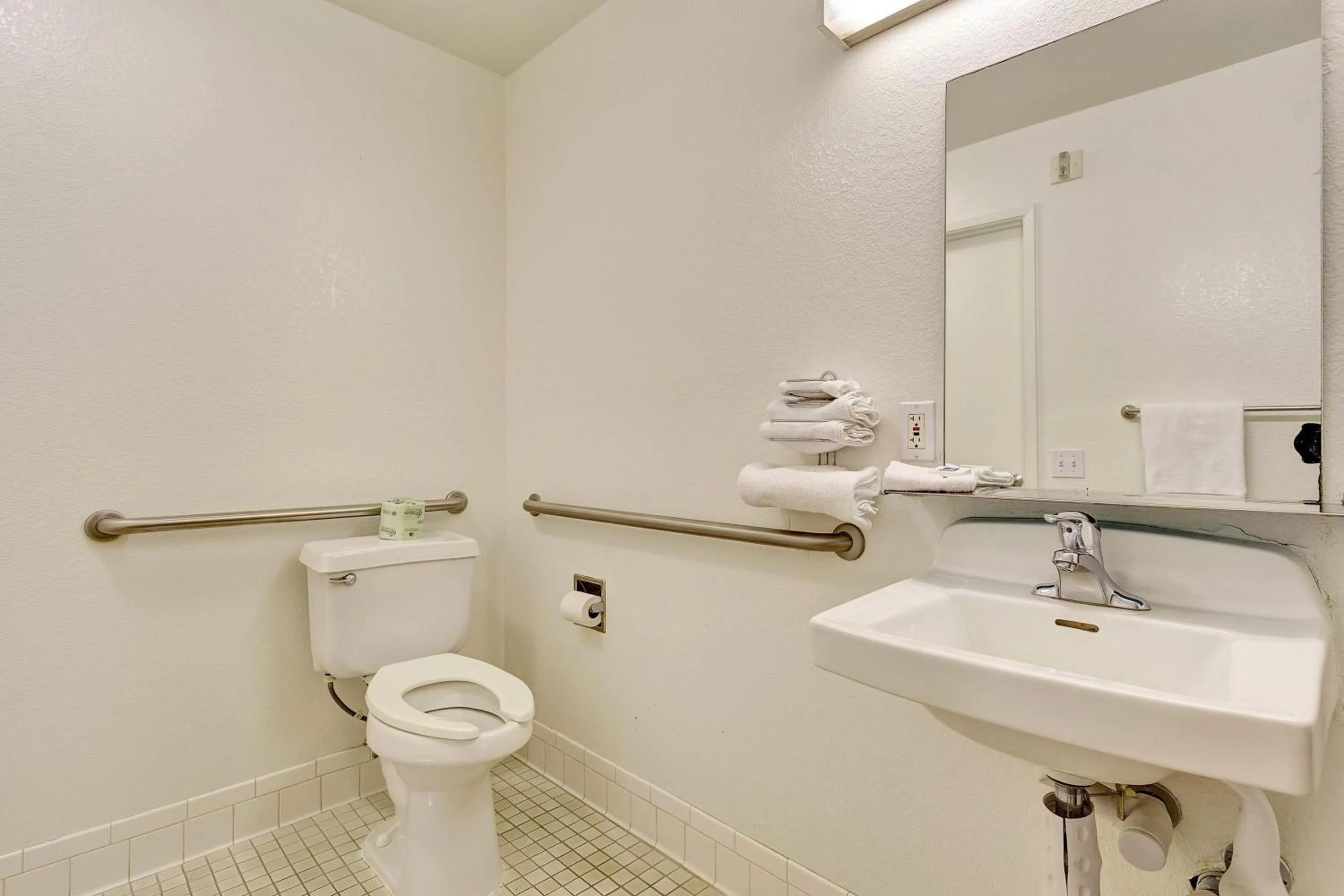 Bathroom in Motel 6 Santa Rosa - South