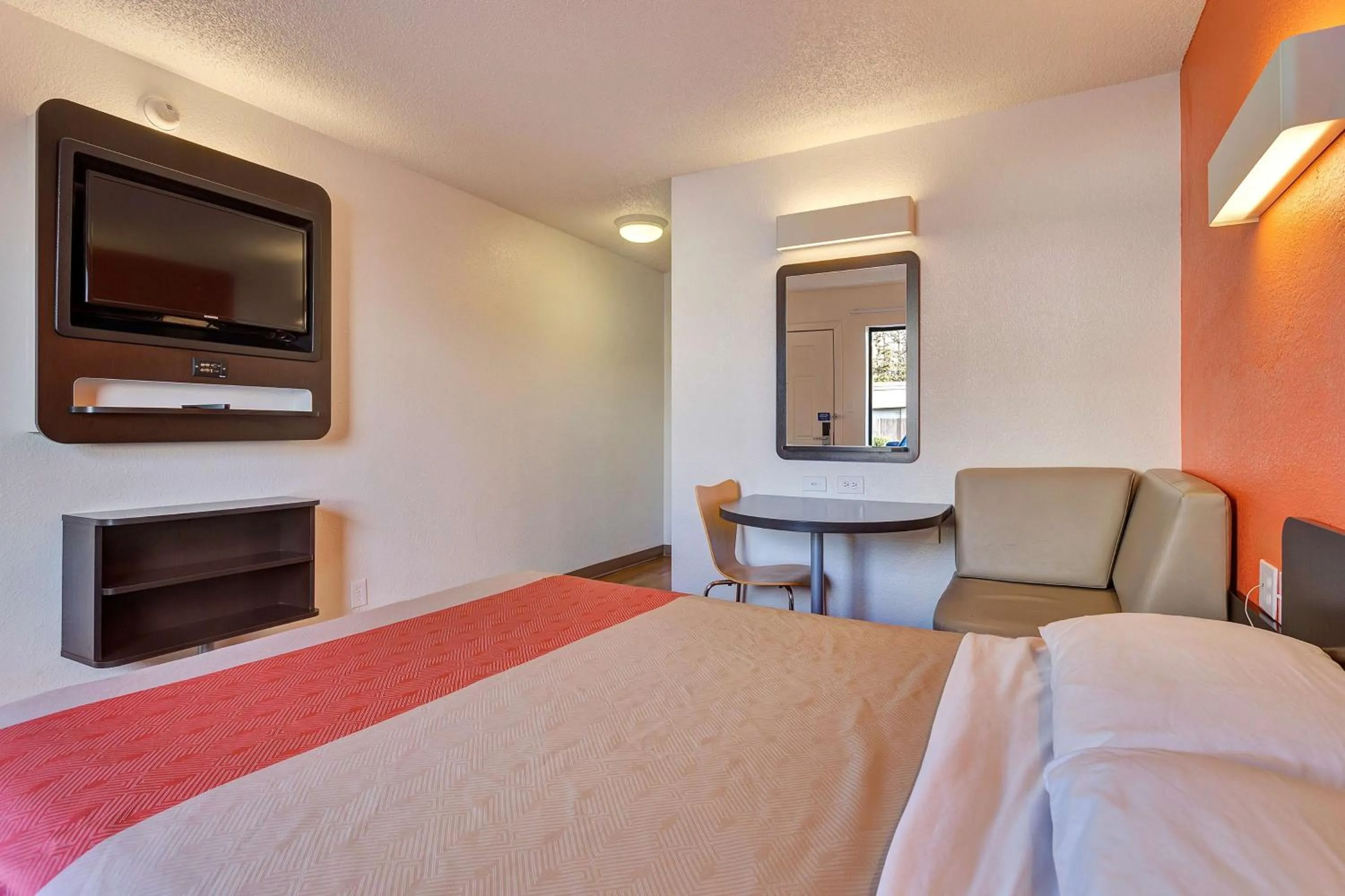 Double Room - Disability Access - Roll In Shower in Motel 6-Santa Rosa, CA - South