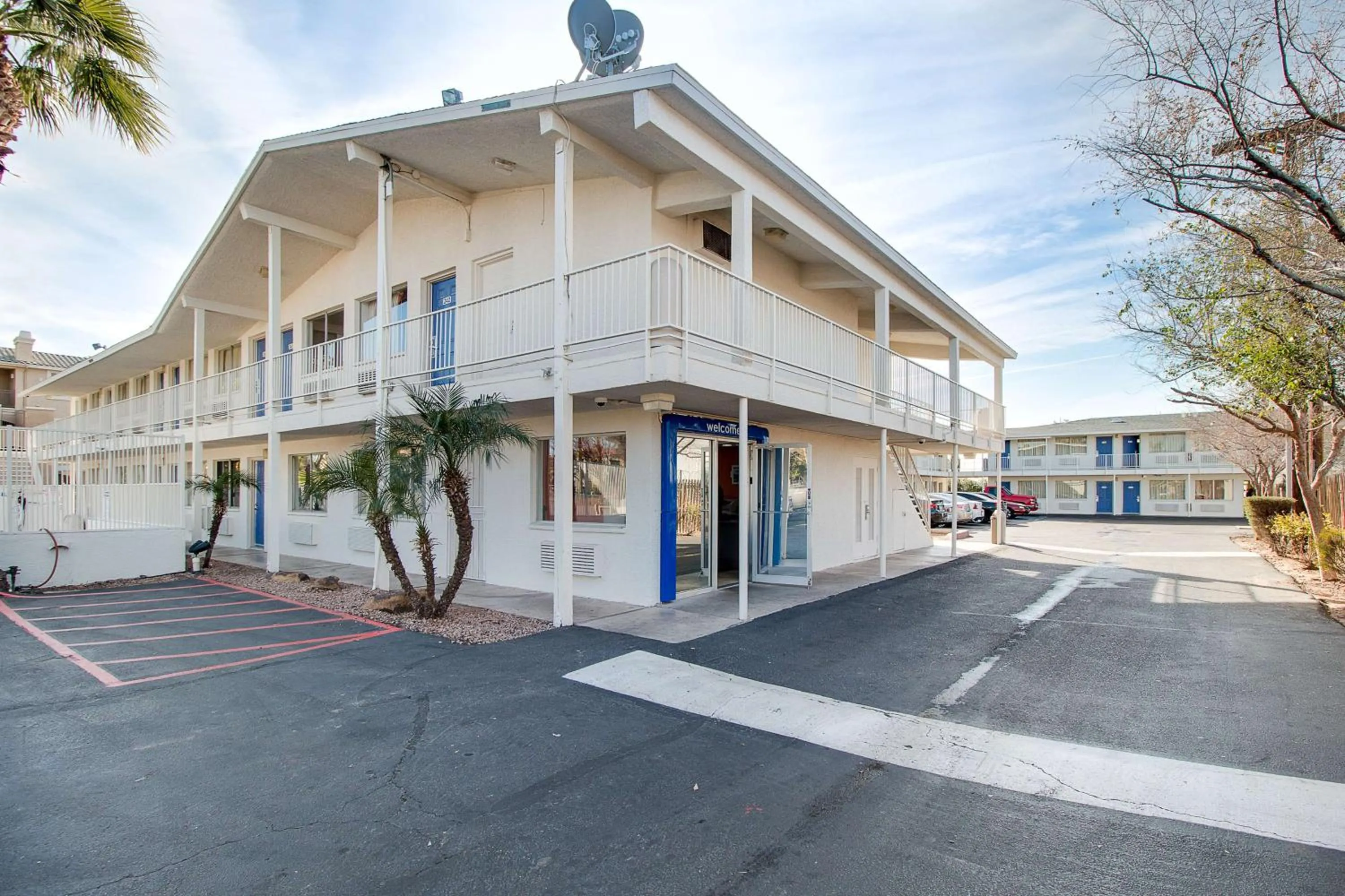 Property building in Motel 6-Phoenix, AZ - East