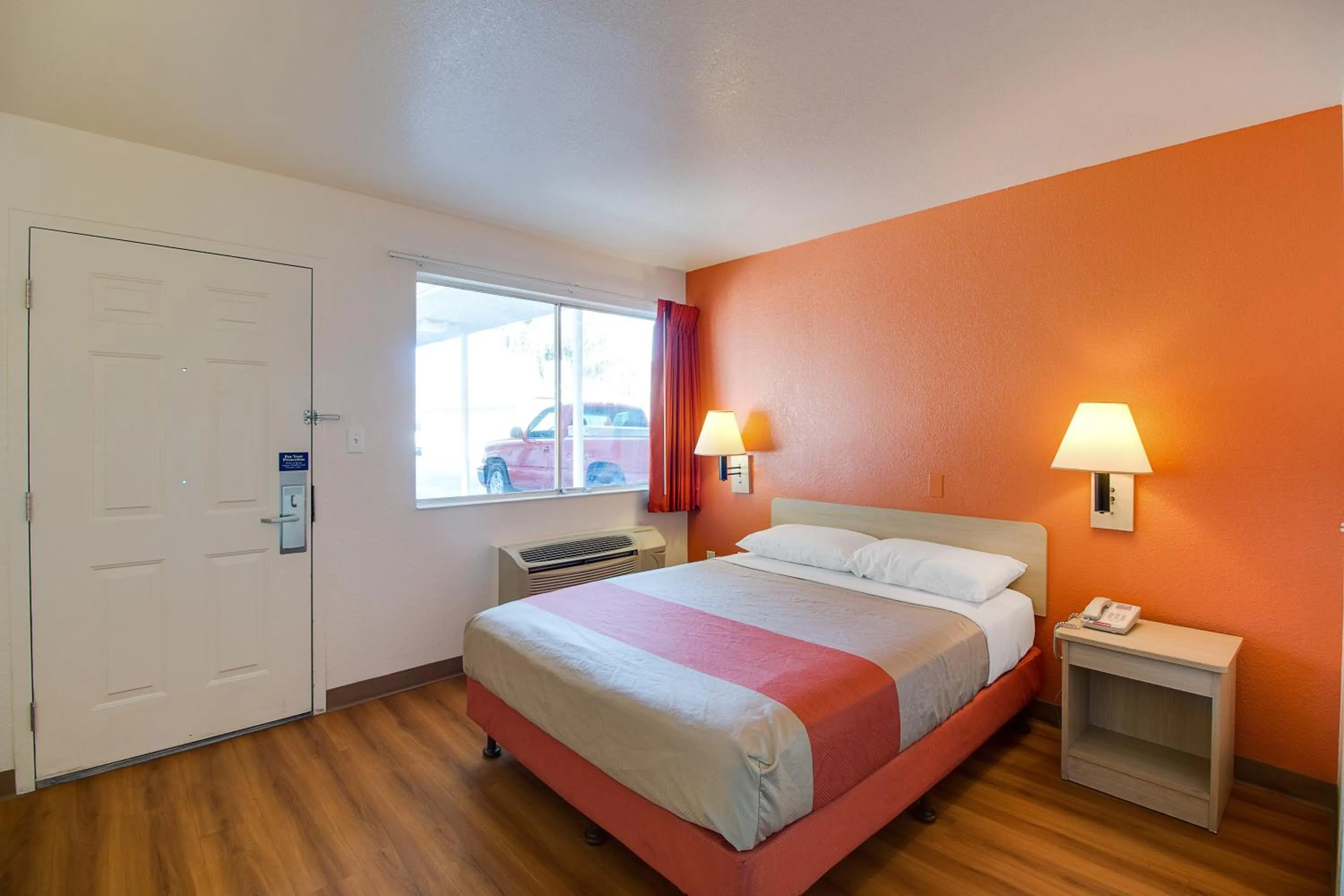 Bedroom, Bed in Motel 6-Phoenix, AZ - East